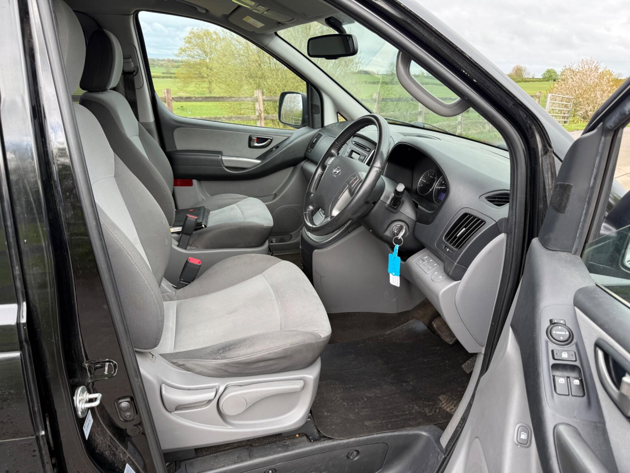 Hyundai i800 2.5 CRDi SE Auto Euro 6 5dr — photo 33 of 100