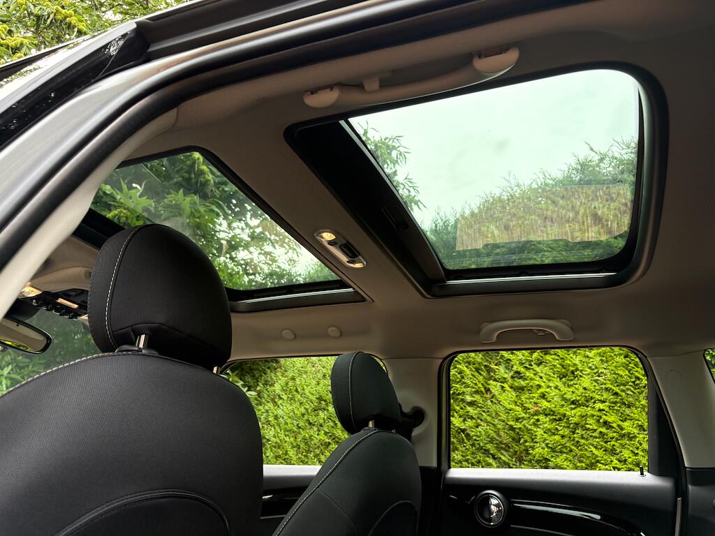 Mini Hatch view 27