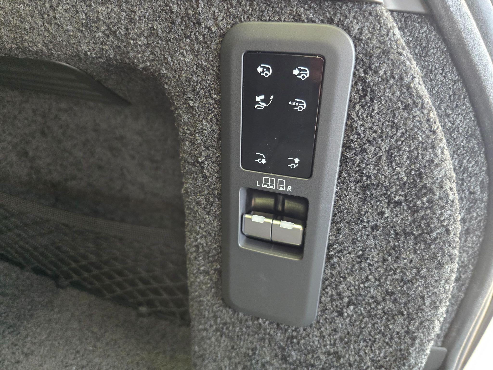 Land Rover Range Rover view 17