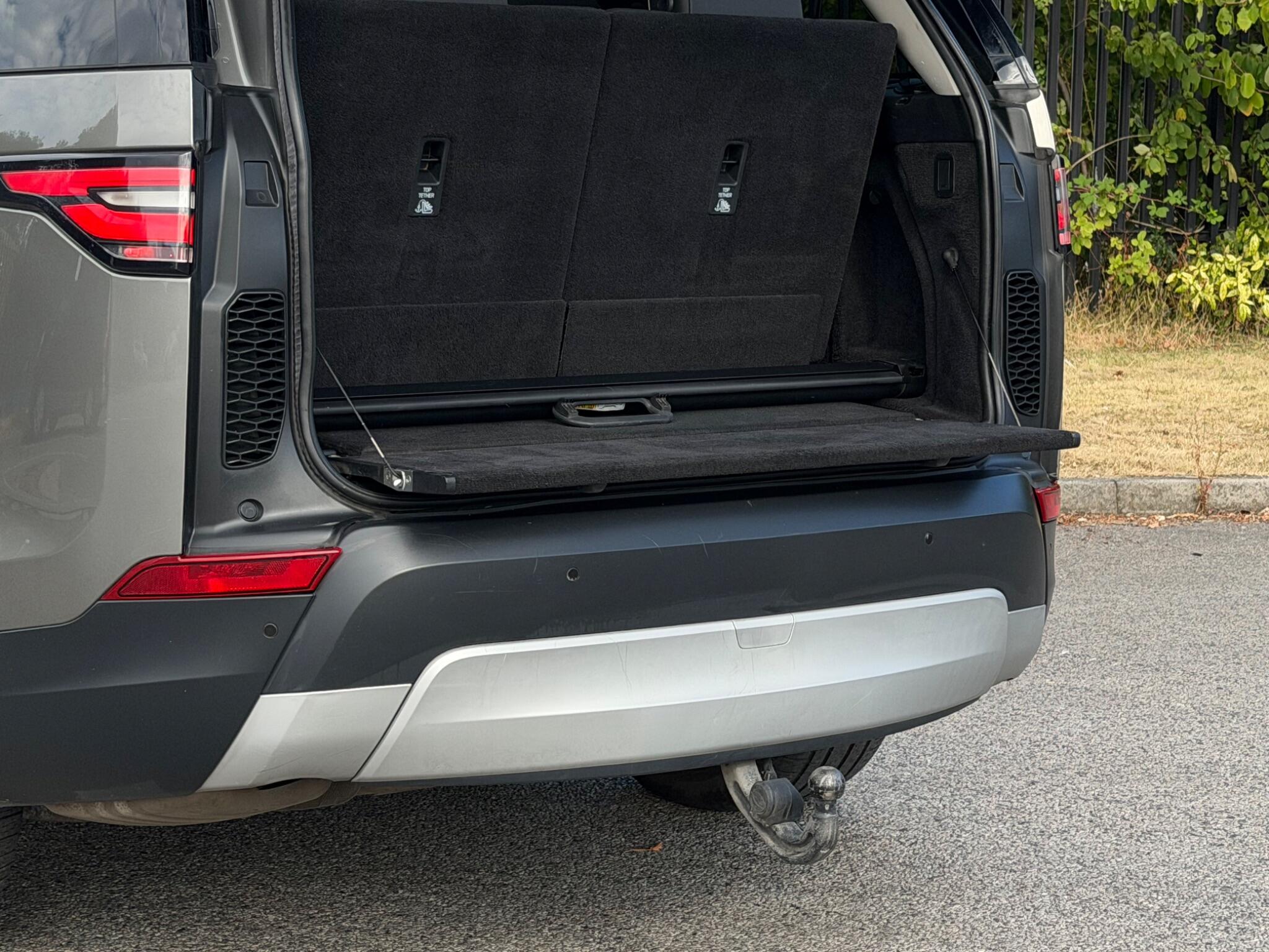 Land Rover Discovery view 12
