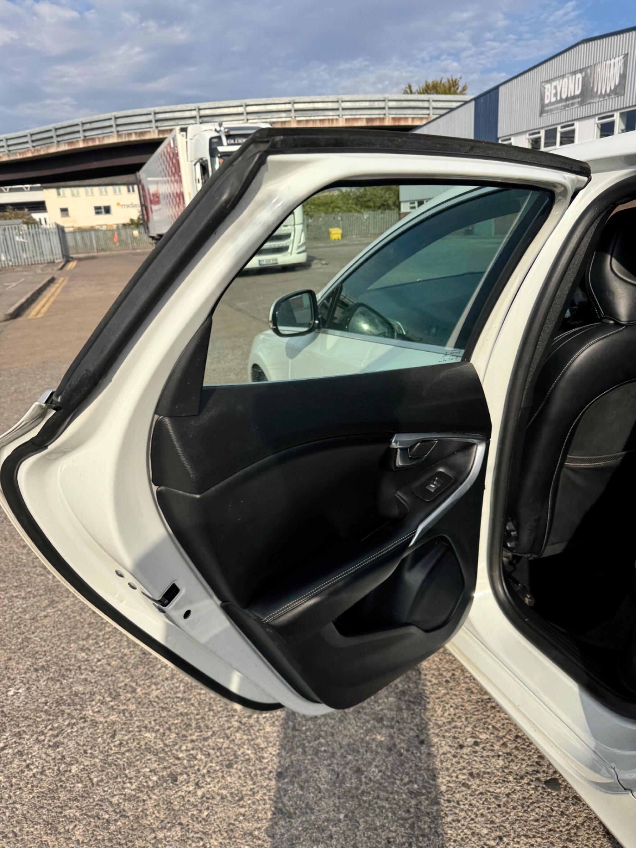 Volvo V40 view 28
