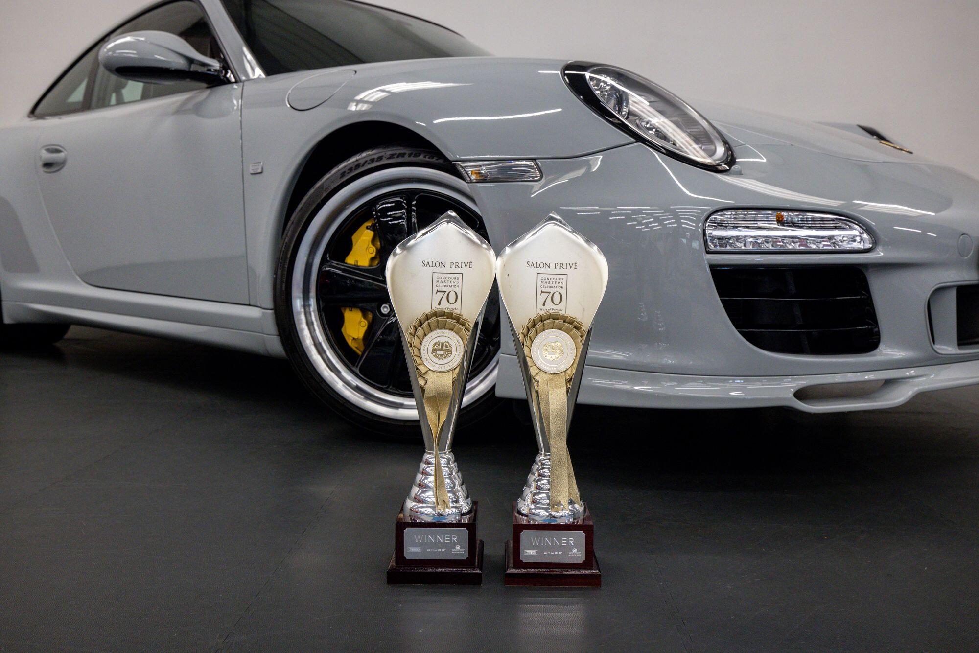 Porsche 911 view 8