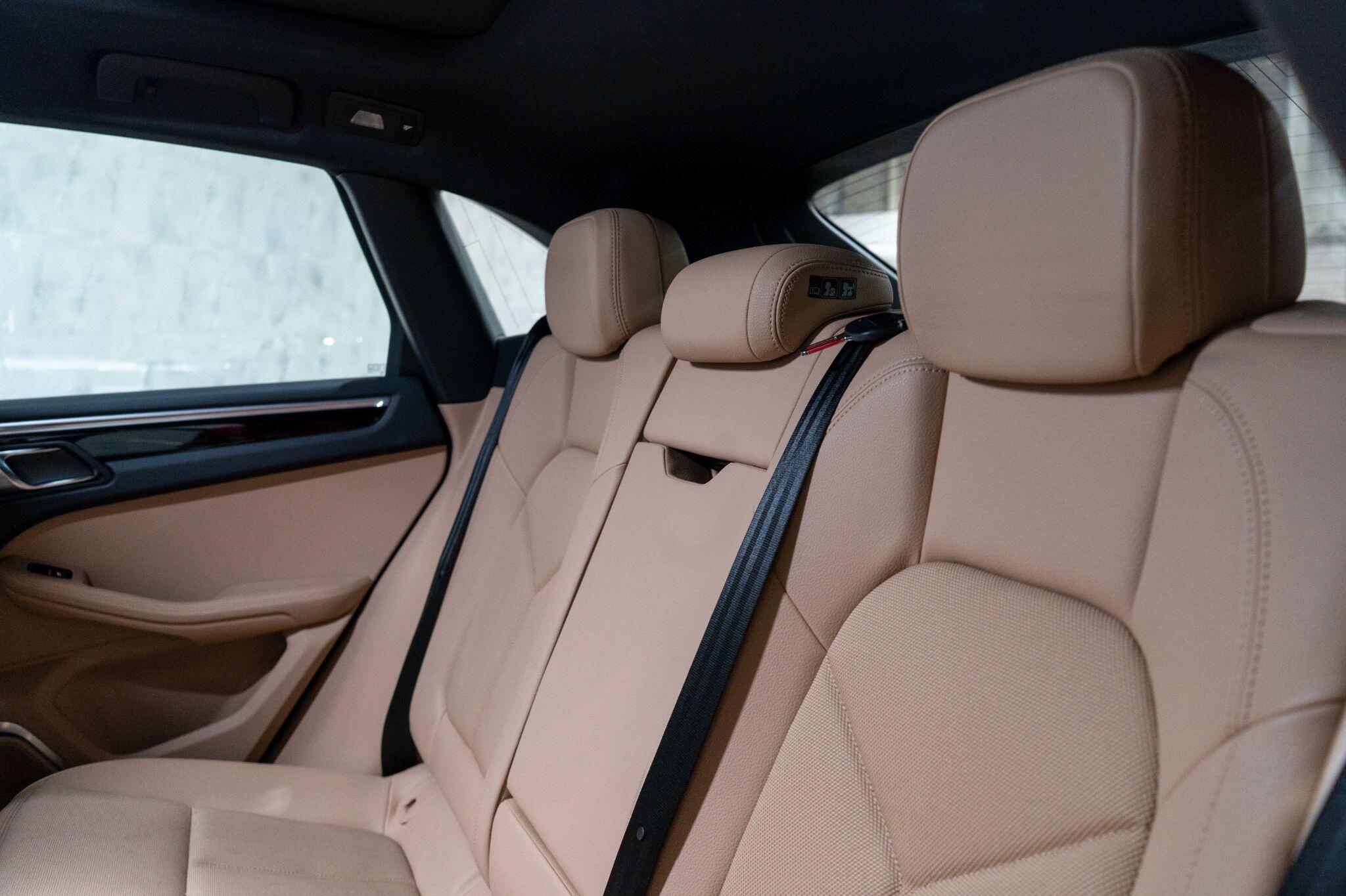 Porsche Macan view 17