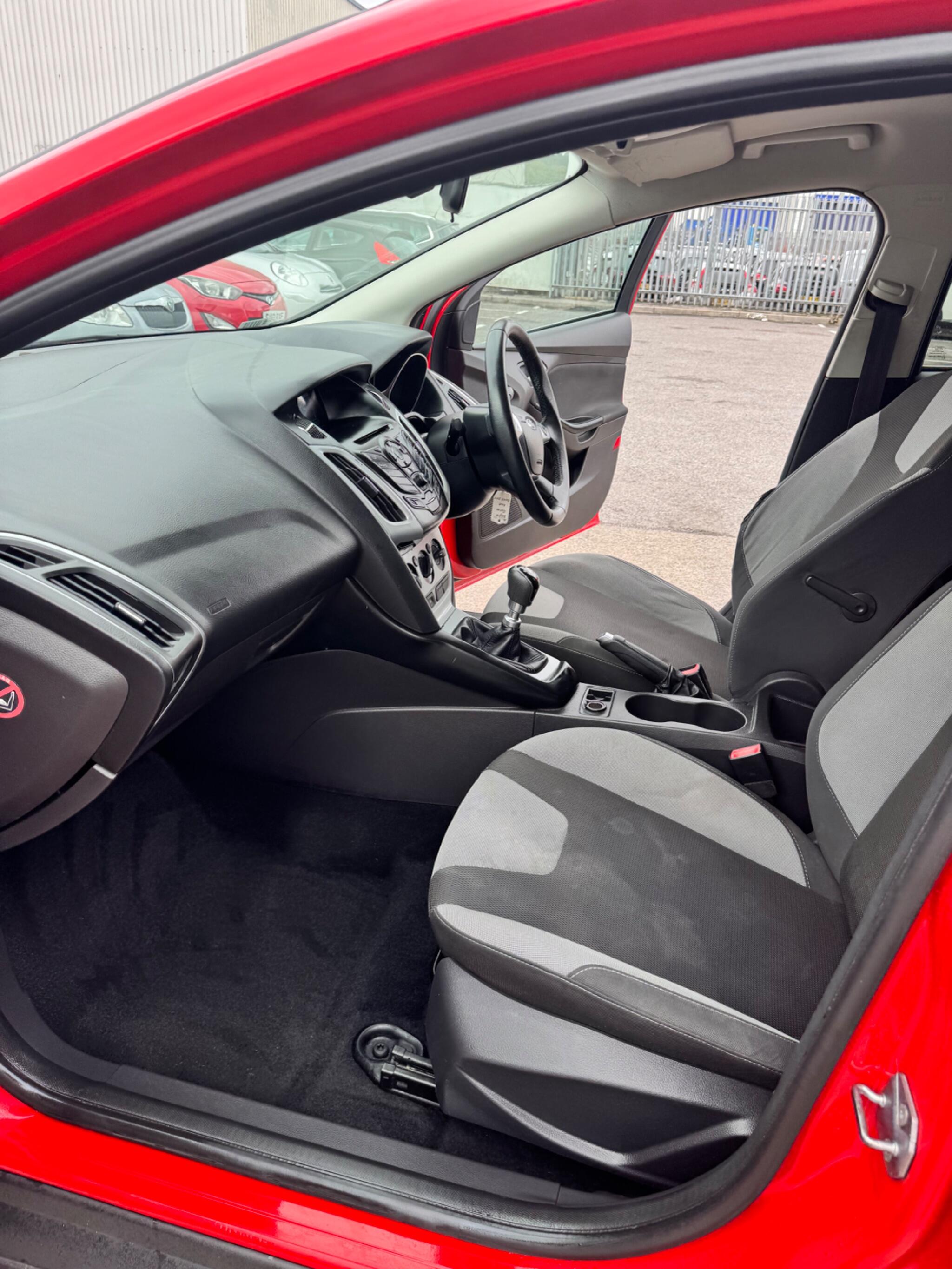 Ford Focus view 47
