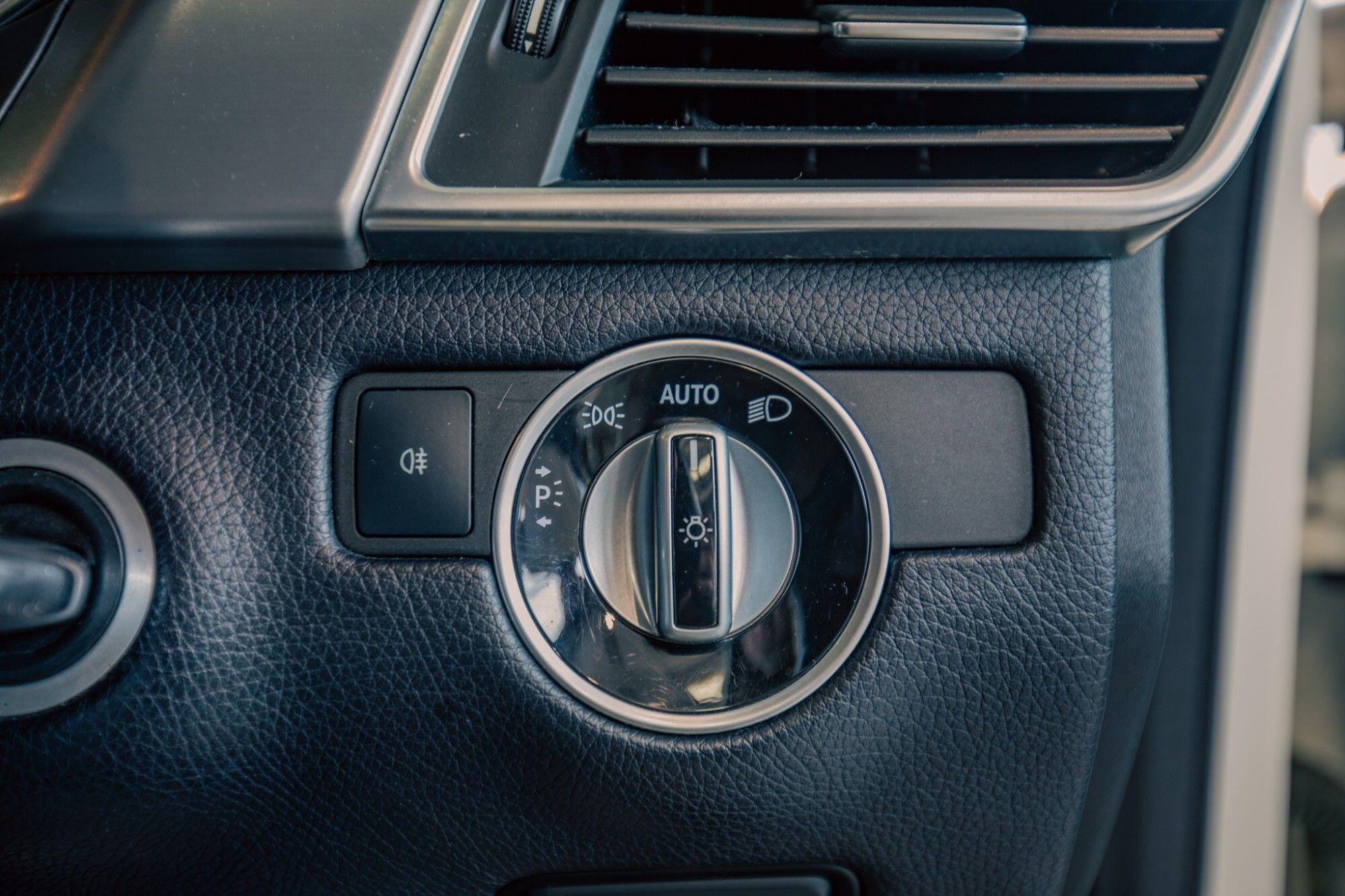 Mercedes-Benz M-Class view 19