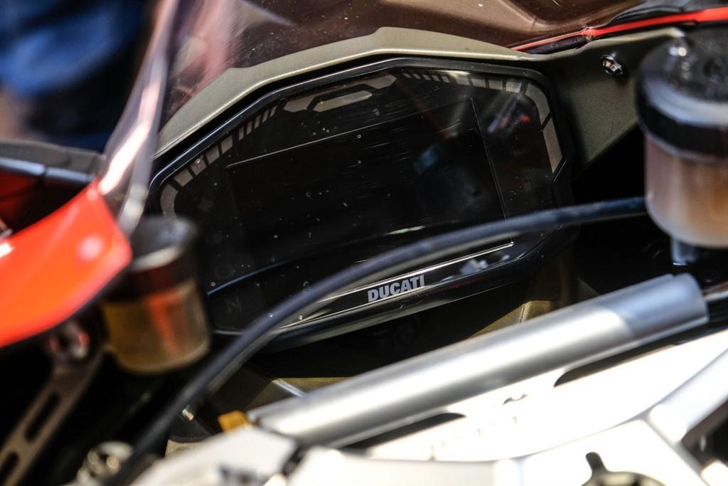 Ducati 1199 Superleggera view 15
