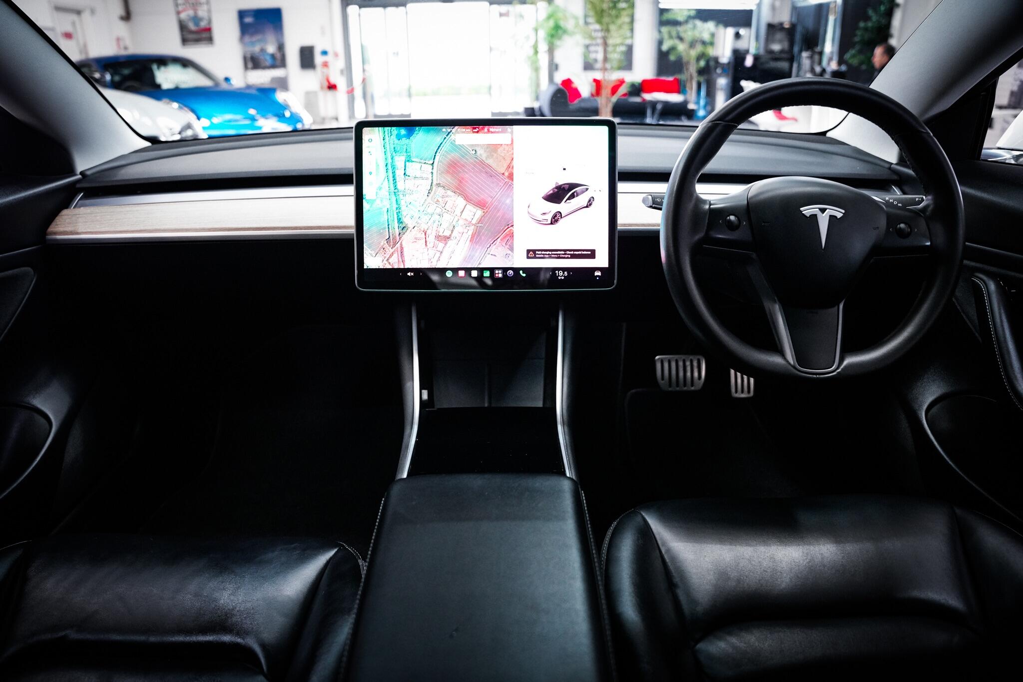 Tesla Model 3 view 21