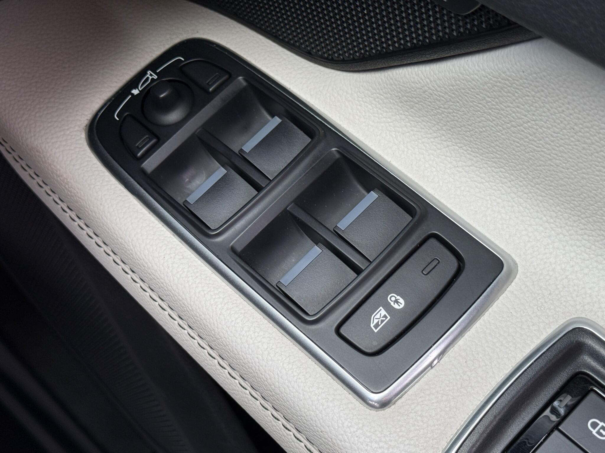 Jaguar XF - Image 66