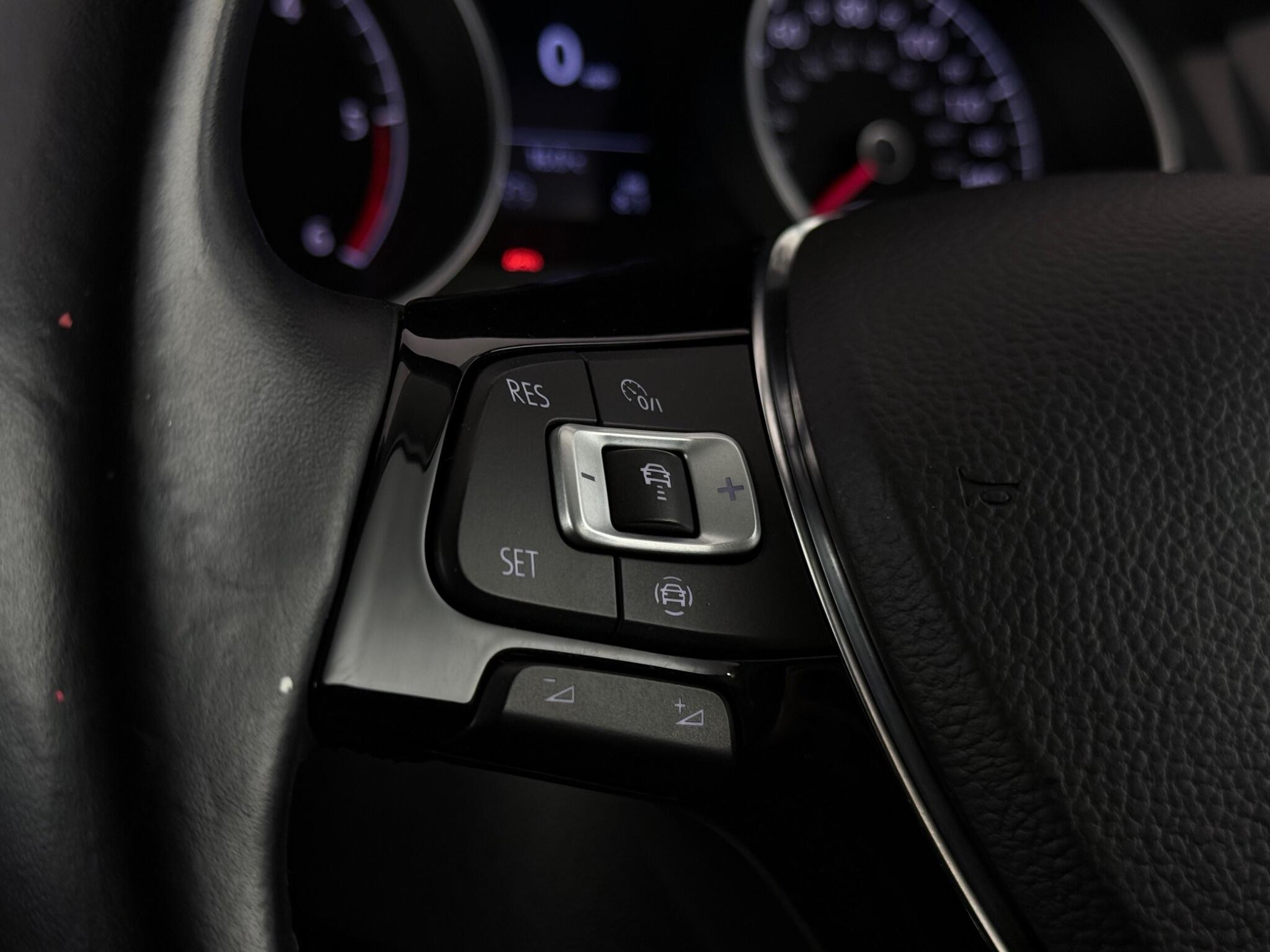 Volkswagen Golf view 14