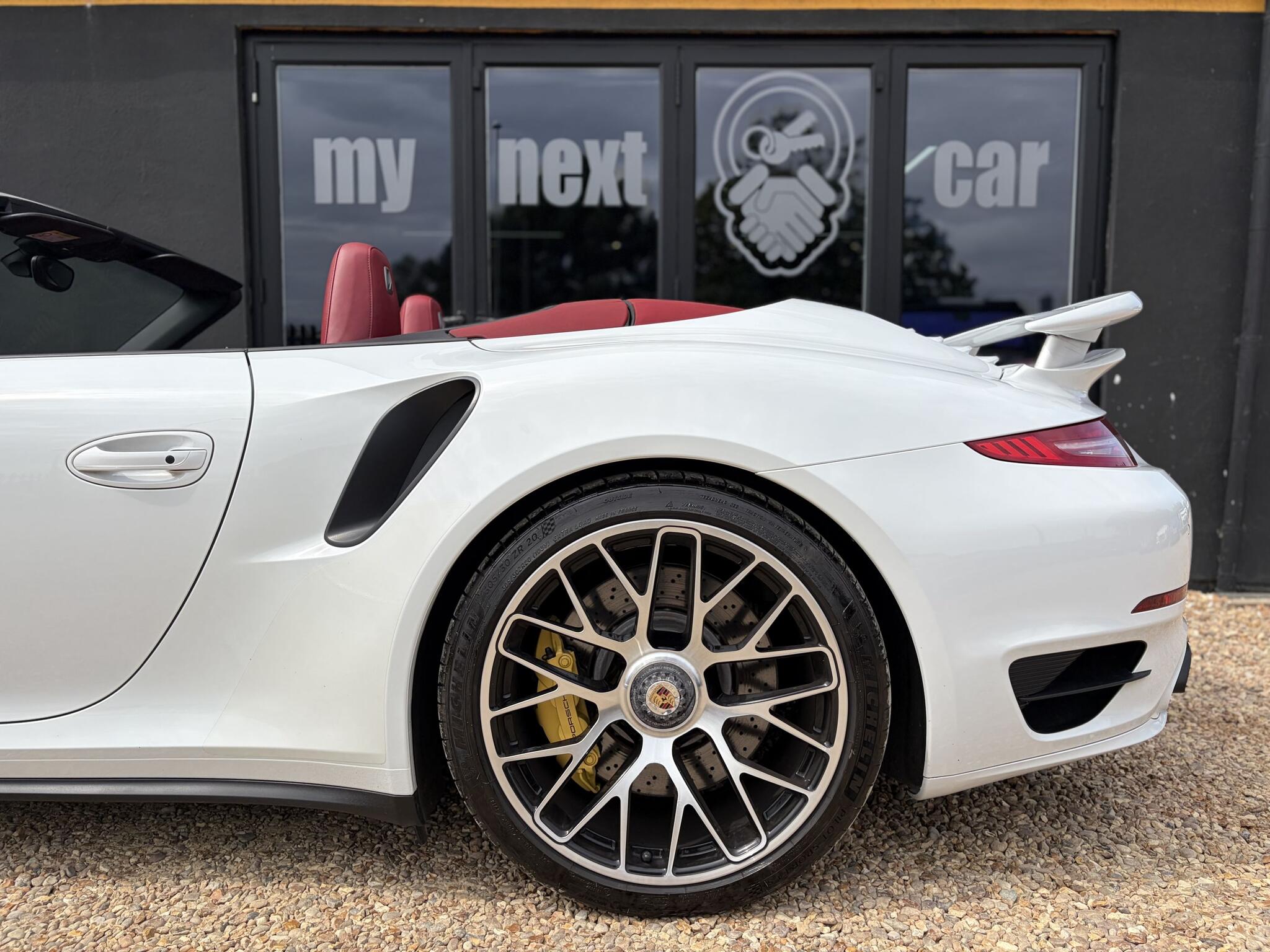 Porsche 911 view 10