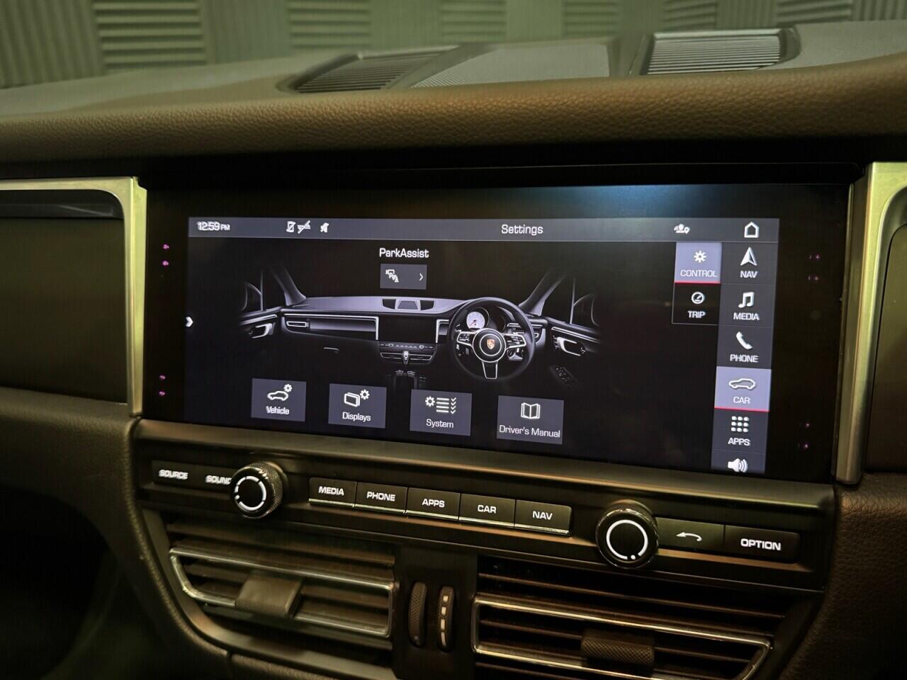 Porsche Macan view 19