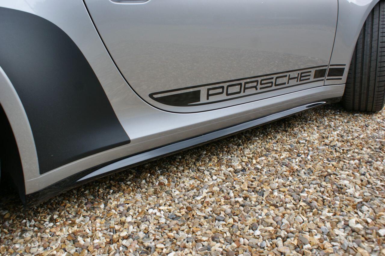 Porsche 911 view 17