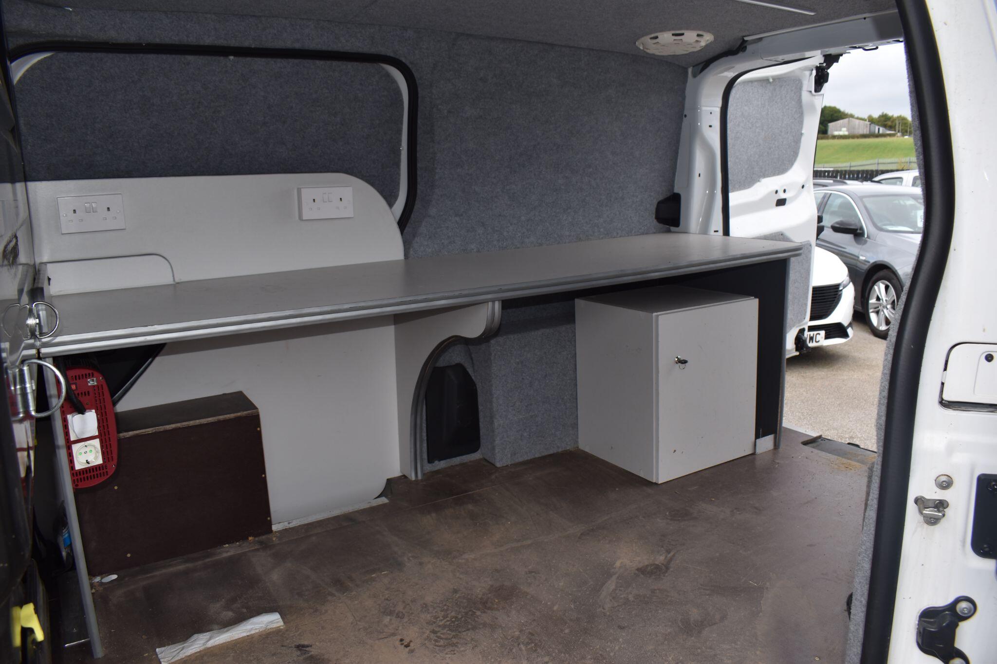Expert - 2.0 BlueHDi 1400 Professional Premium Standard Panel Van MWB Euro 6 (s/s) 6dr - Image 6