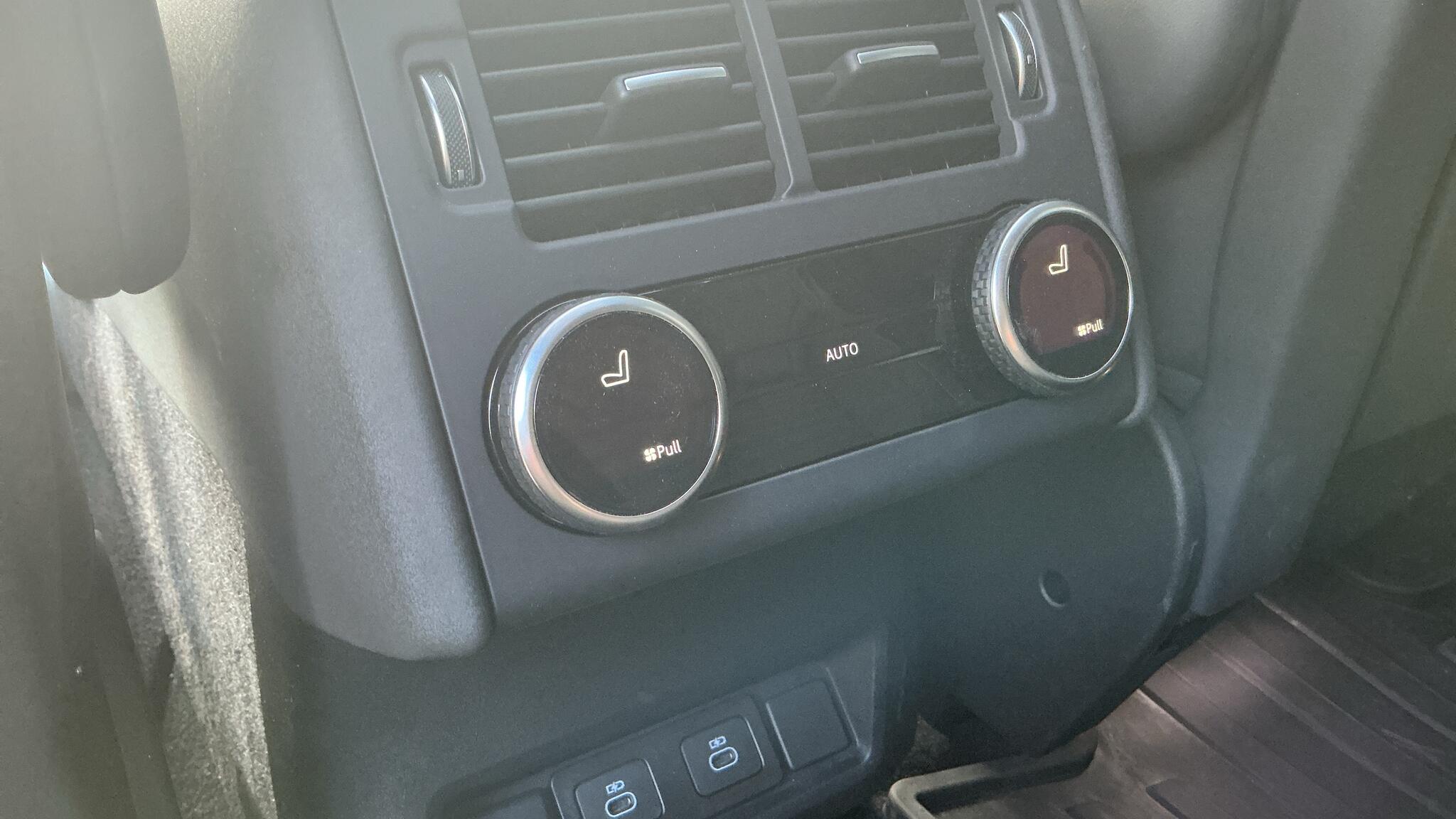 Land Rover Discovery view 28
