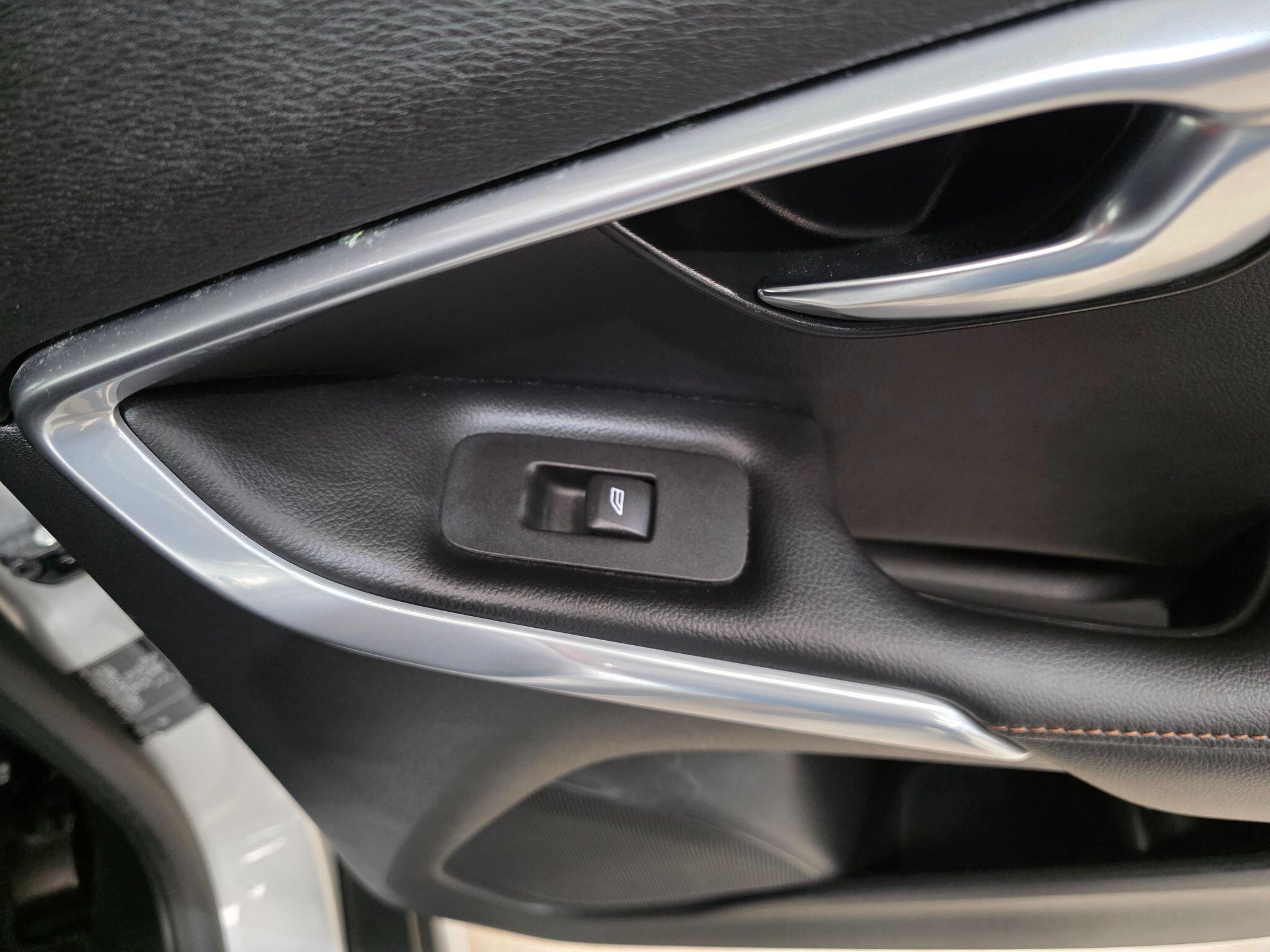 Volvo V40 Cross Country view 20