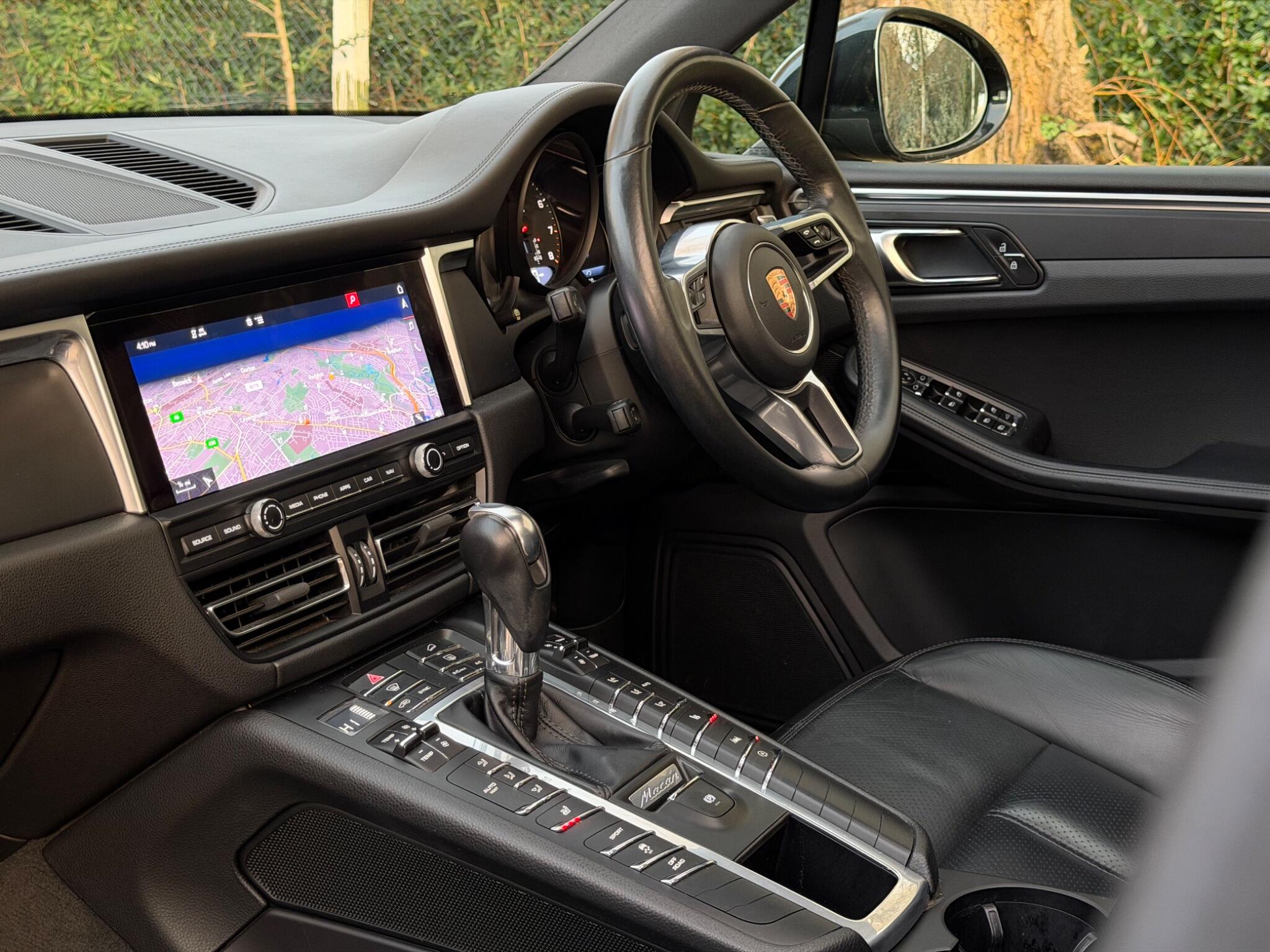 Porsche Macan view 16