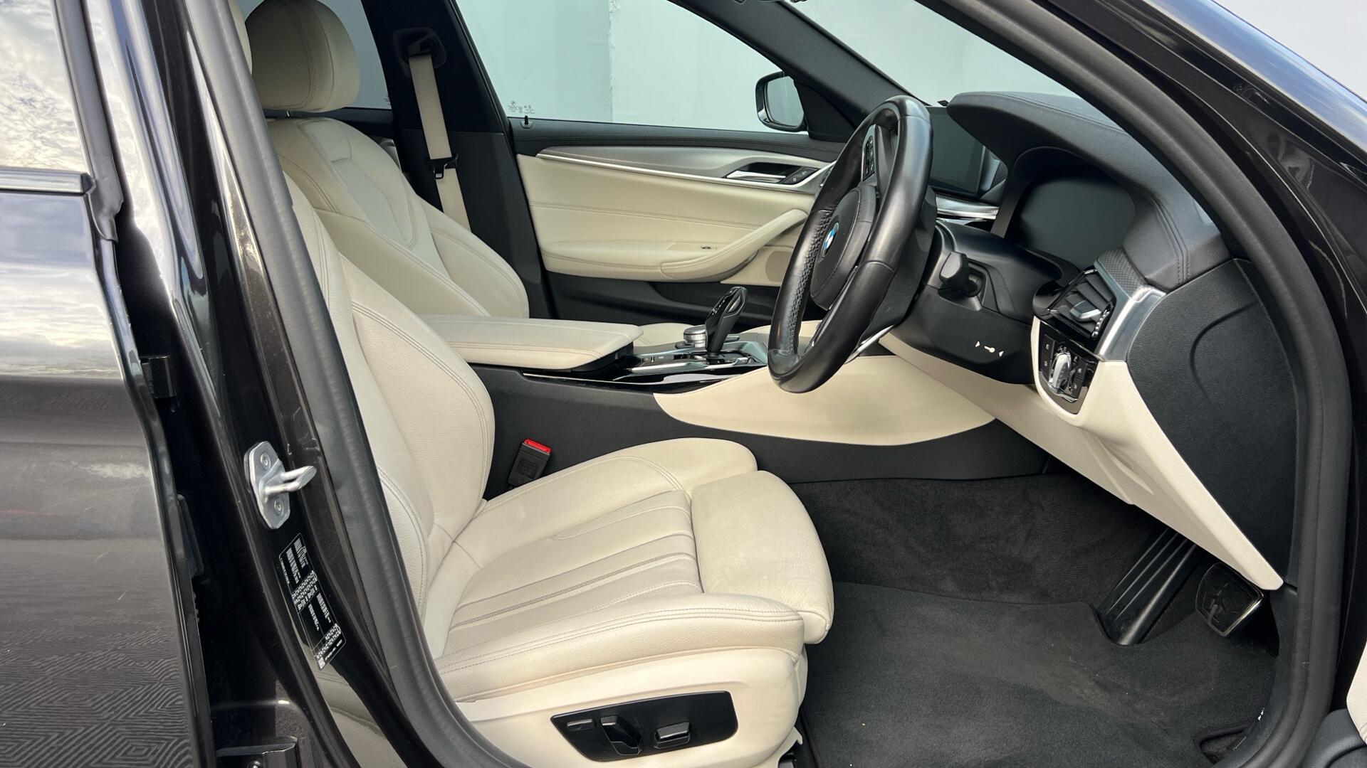 BMW 5 Series view 11