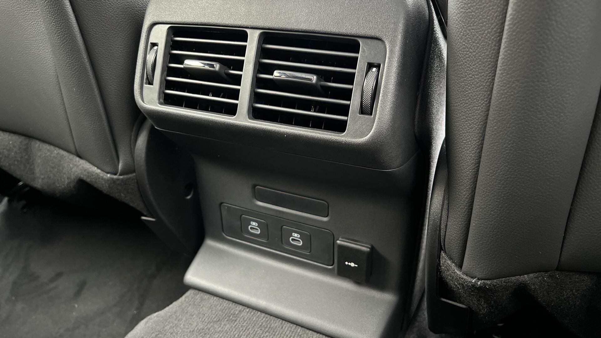 Land Rover Range Rover Velar view 21