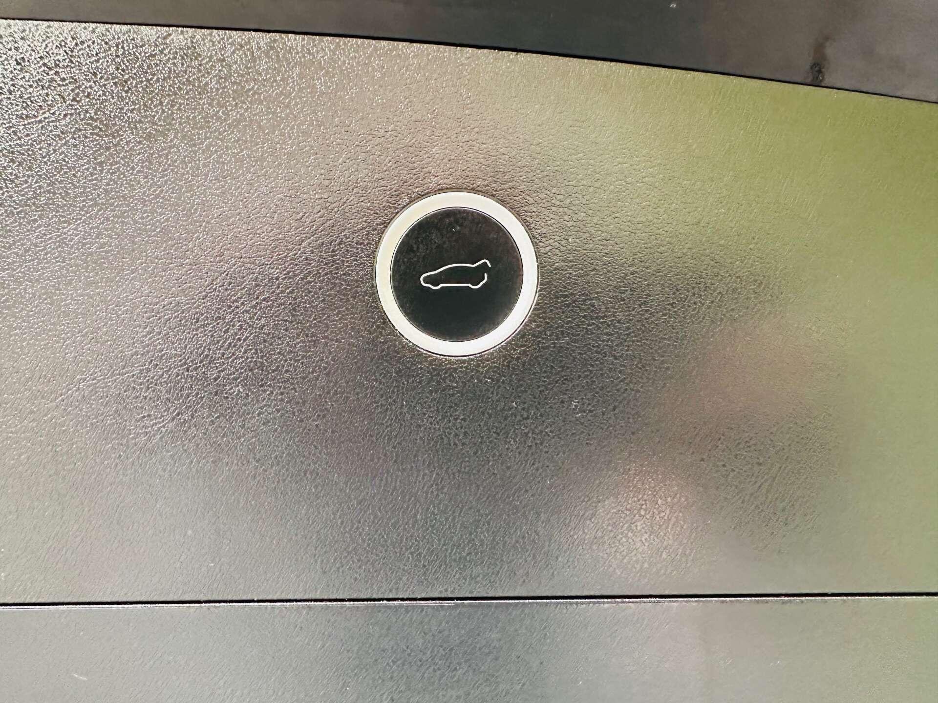 Tesla Model X view 44