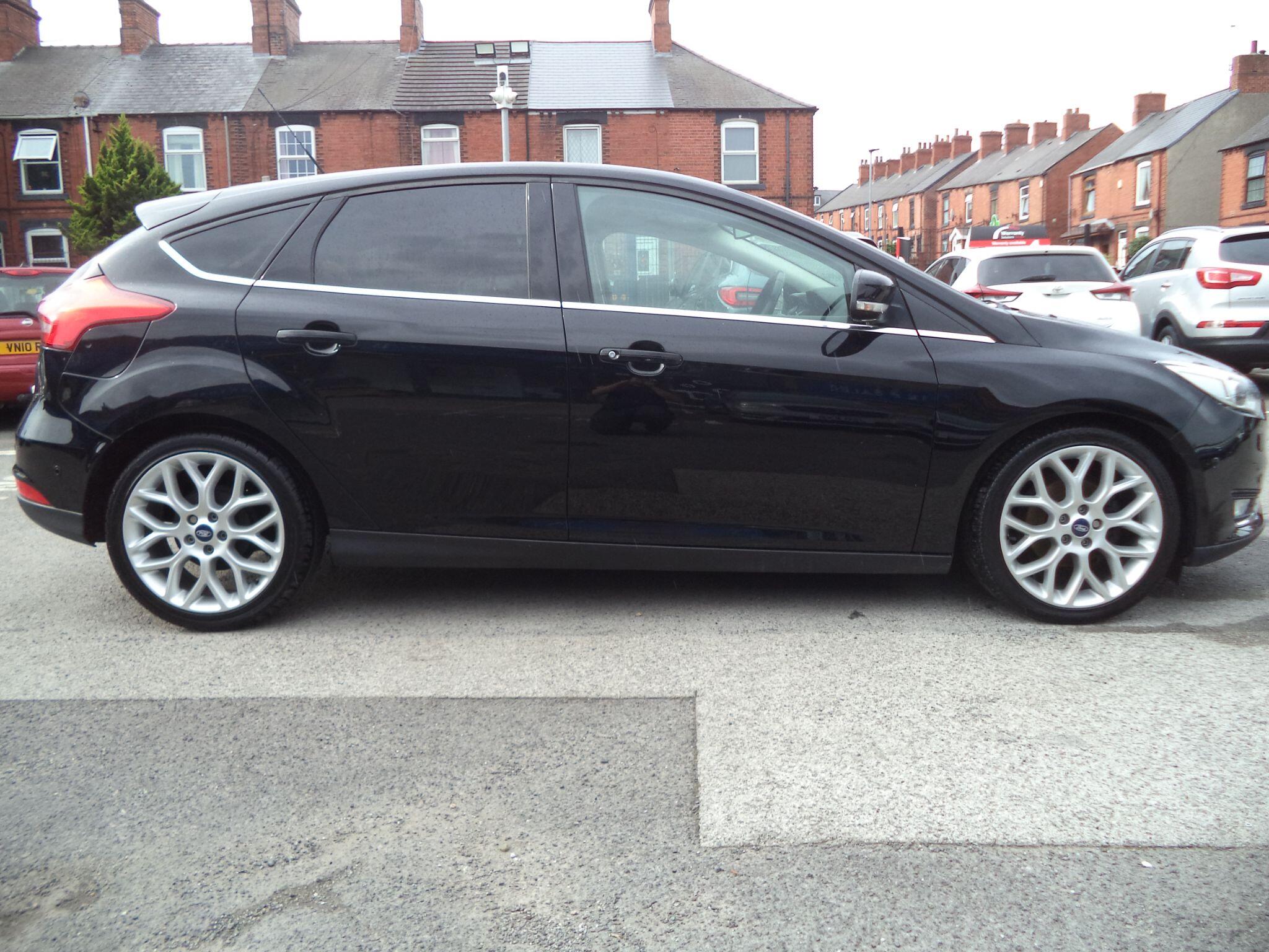 Ford Focus view 16