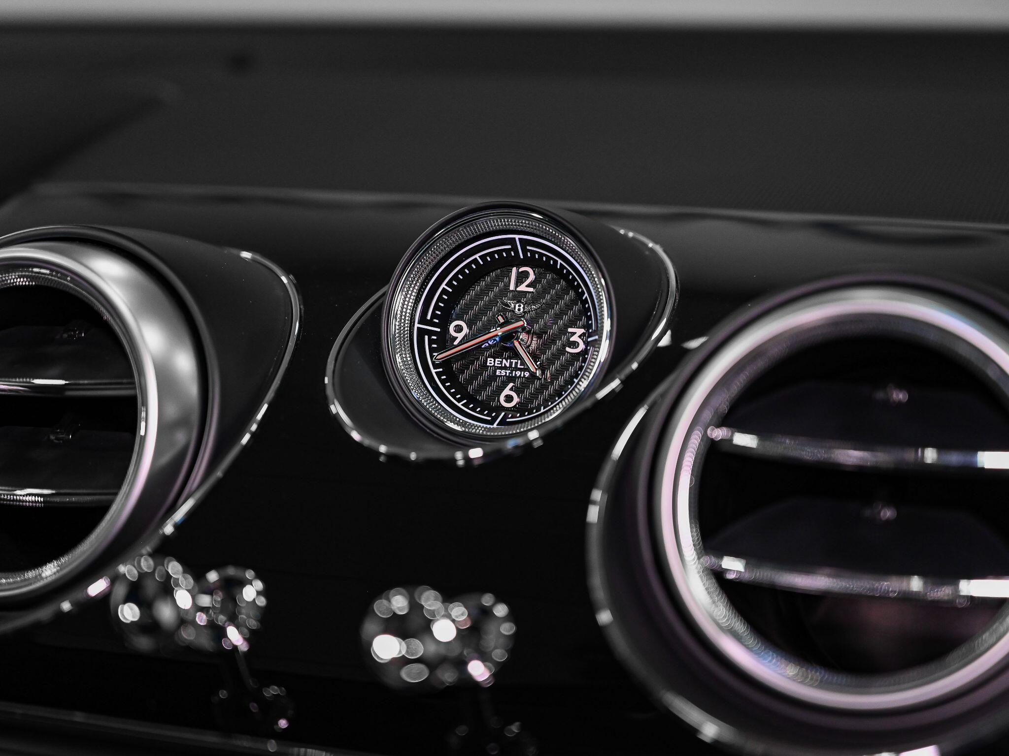 Bentley Bentayga view 9
