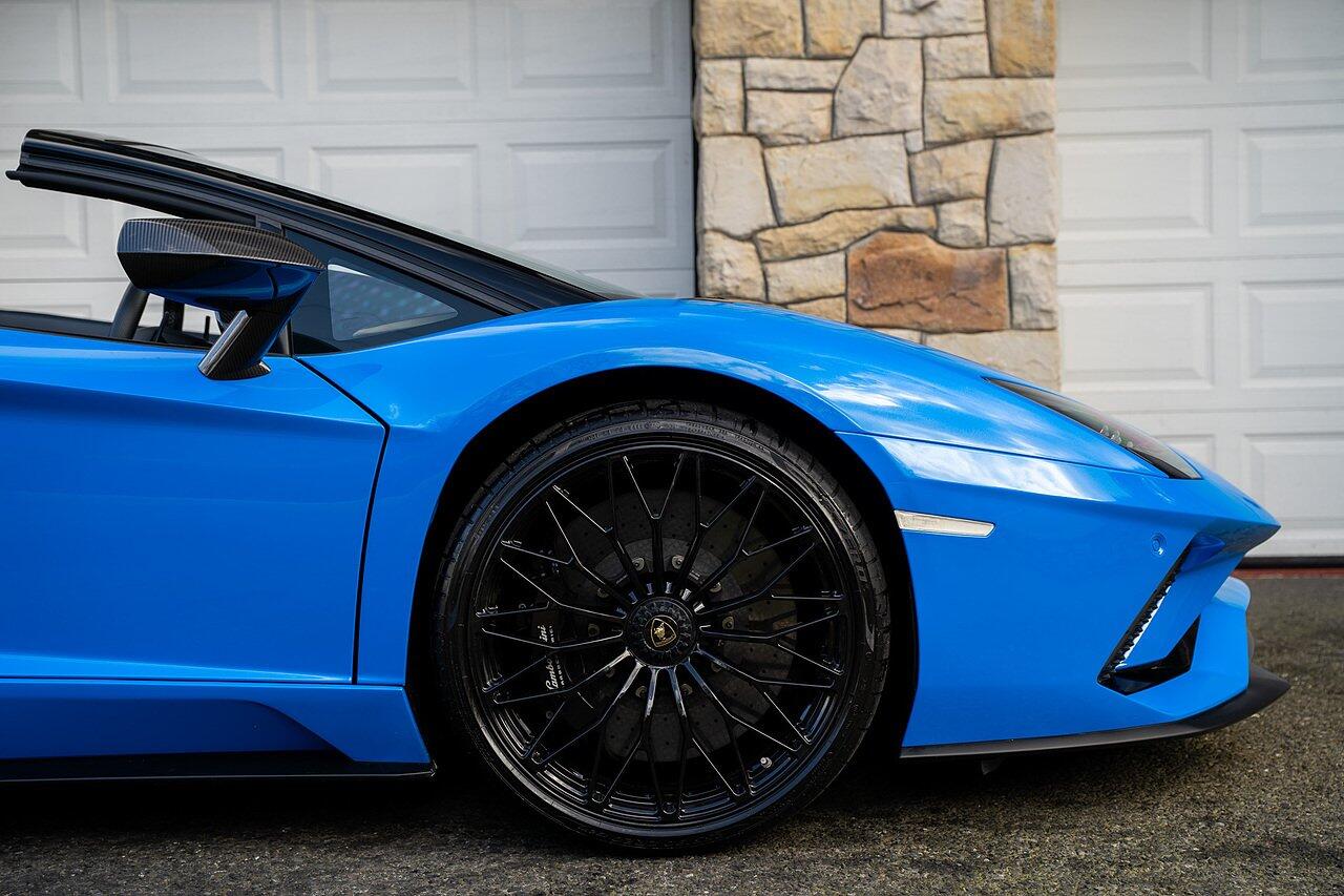 Lamborghini Aventador view 6