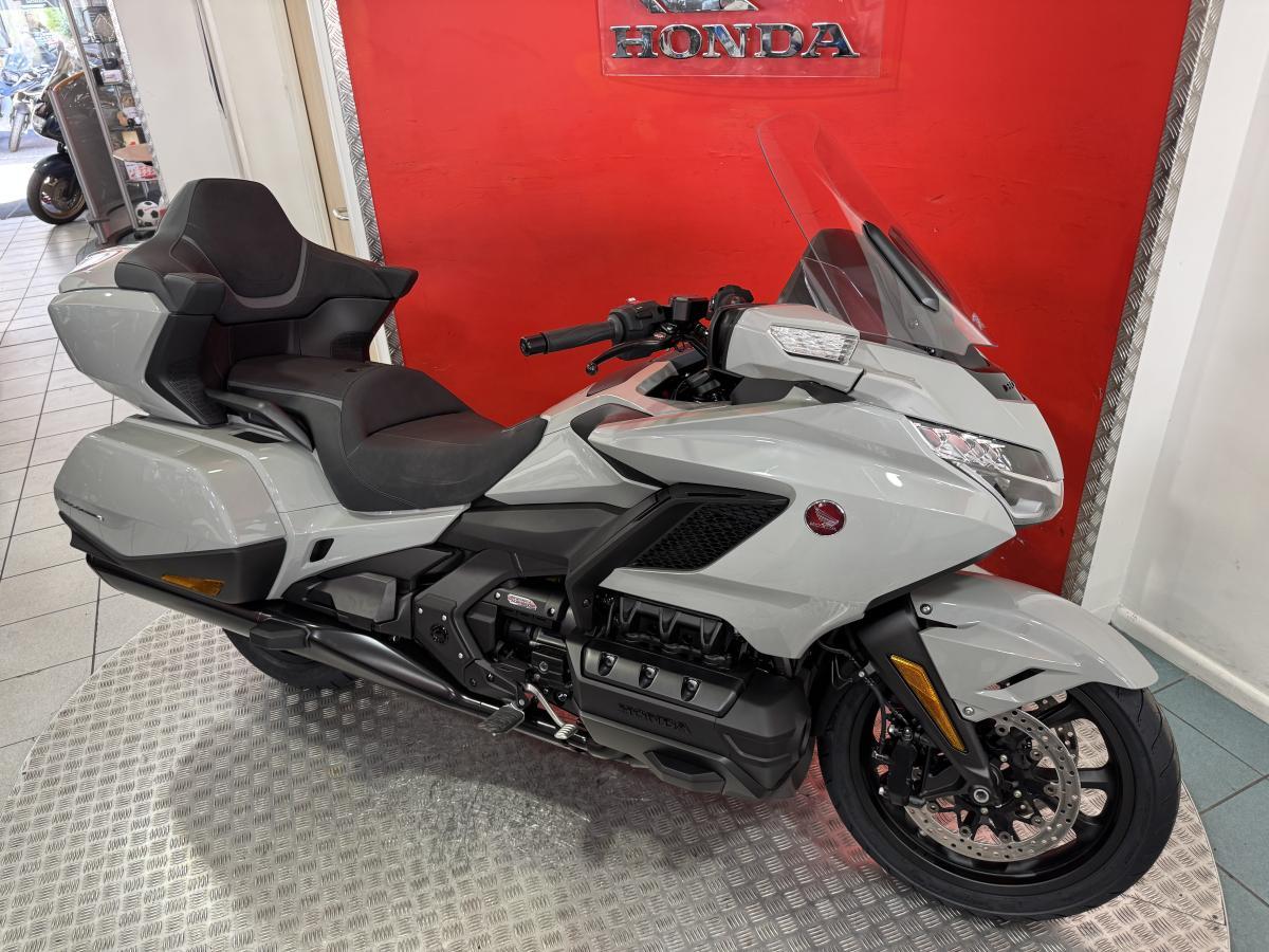 Honda GL1800 Gold Wing view 13