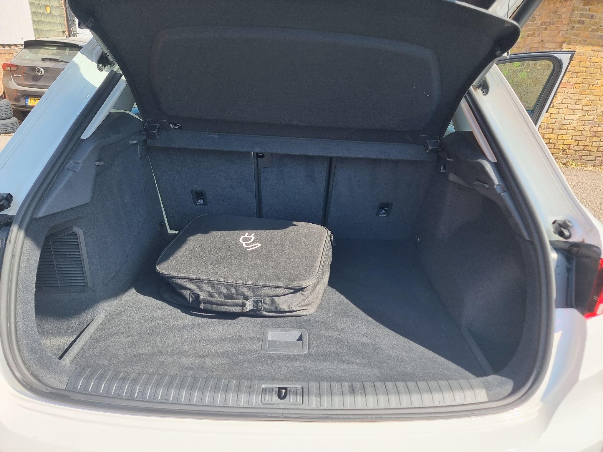Audi Q3 view 13