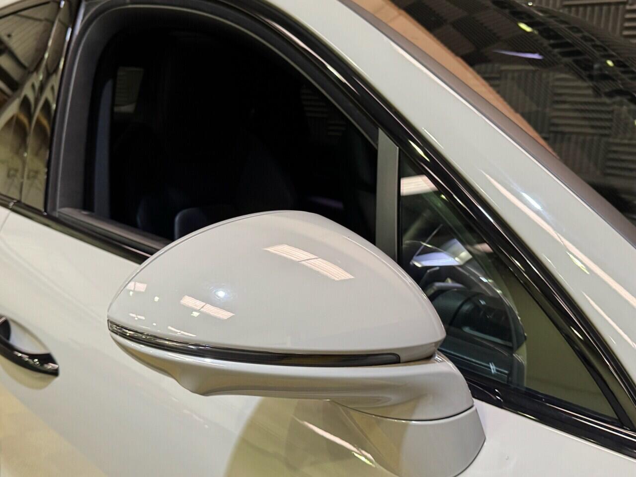 Porsche Cayenne view 29