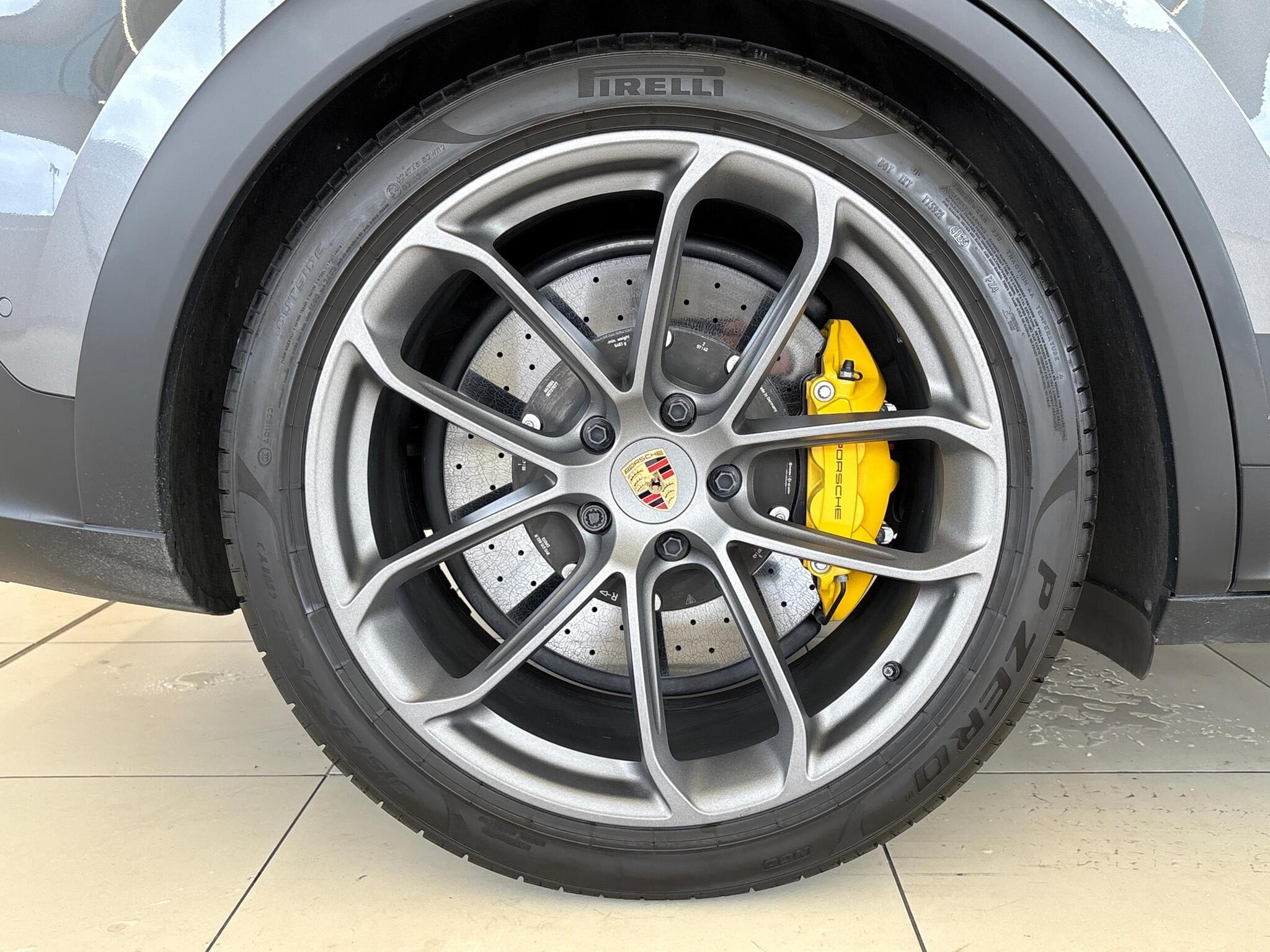 Porsche Cayenne view 25