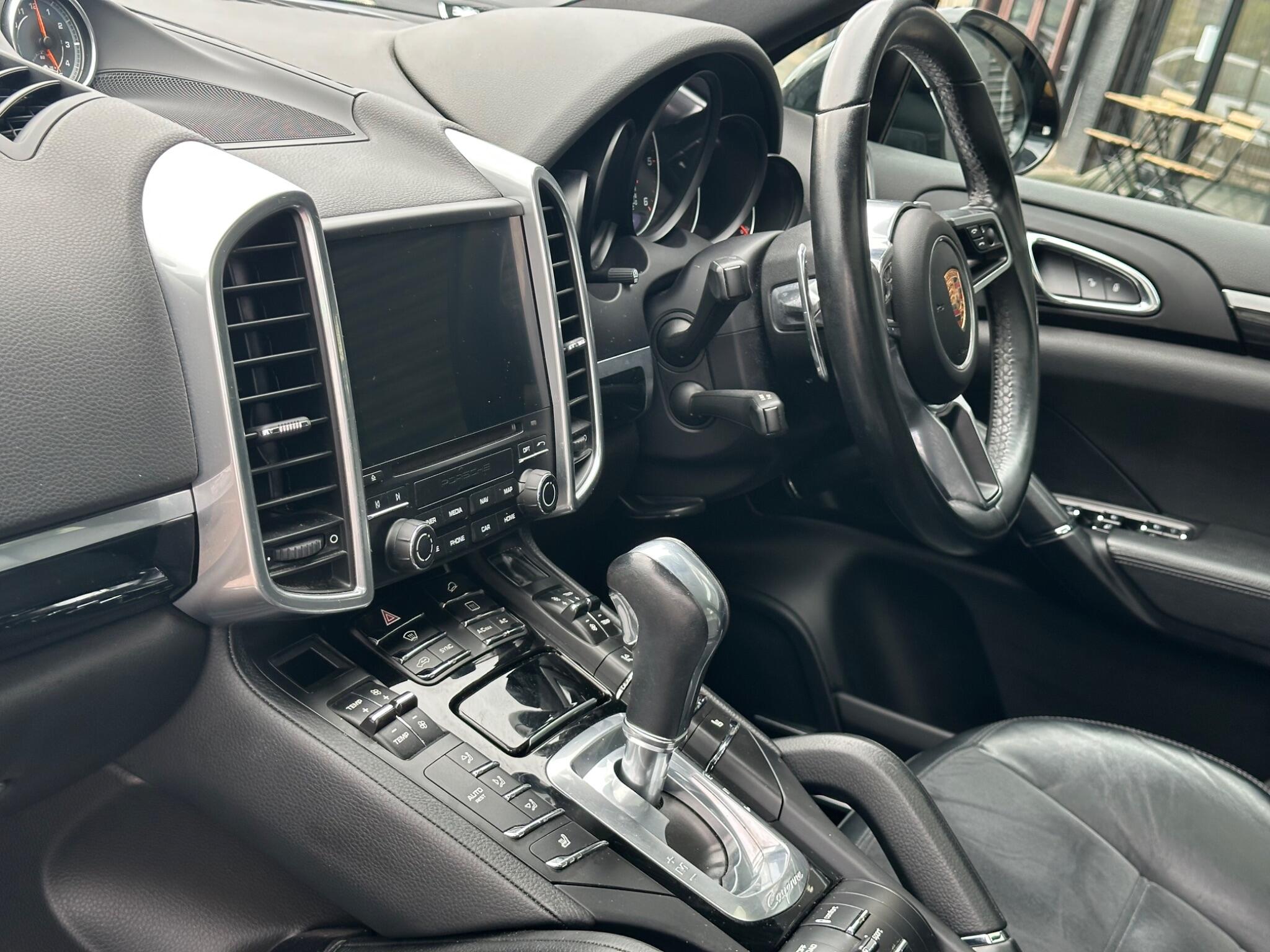 Porsche Cayenne view 11