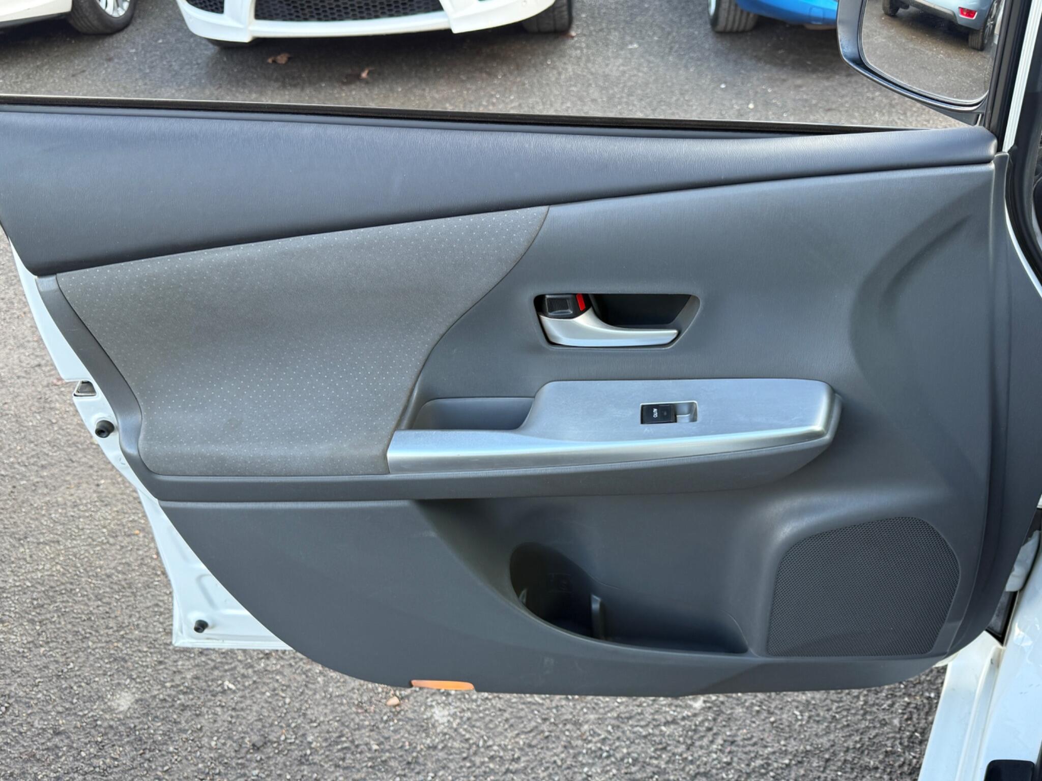 Toyota Prius+ - Image 57