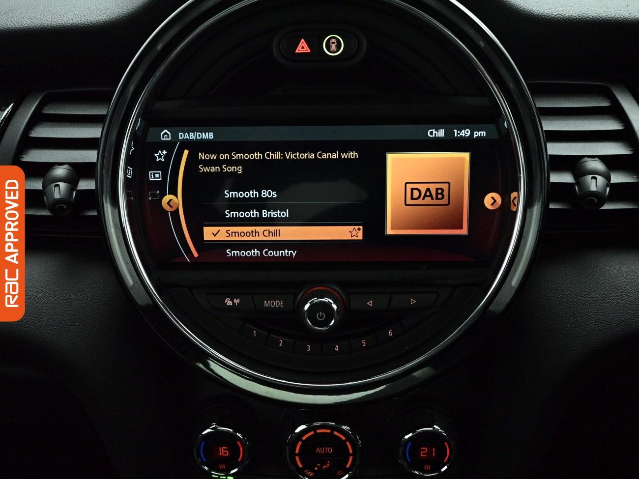 Mini Hatch view 18