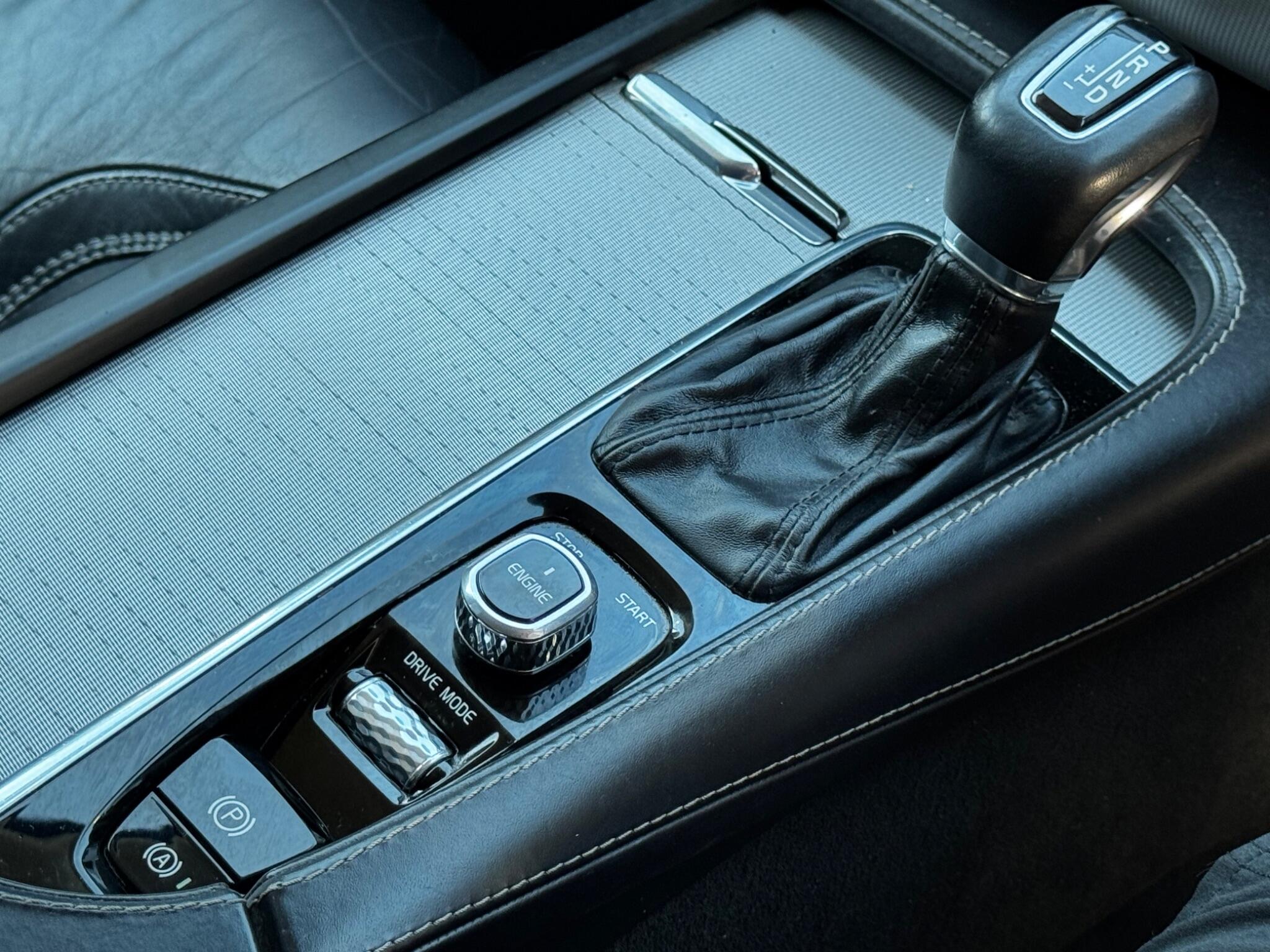 Volvo XC90 view 21