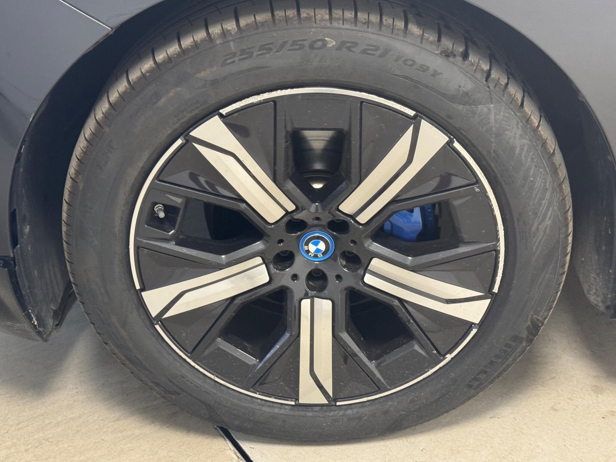 BMW Ix view 16