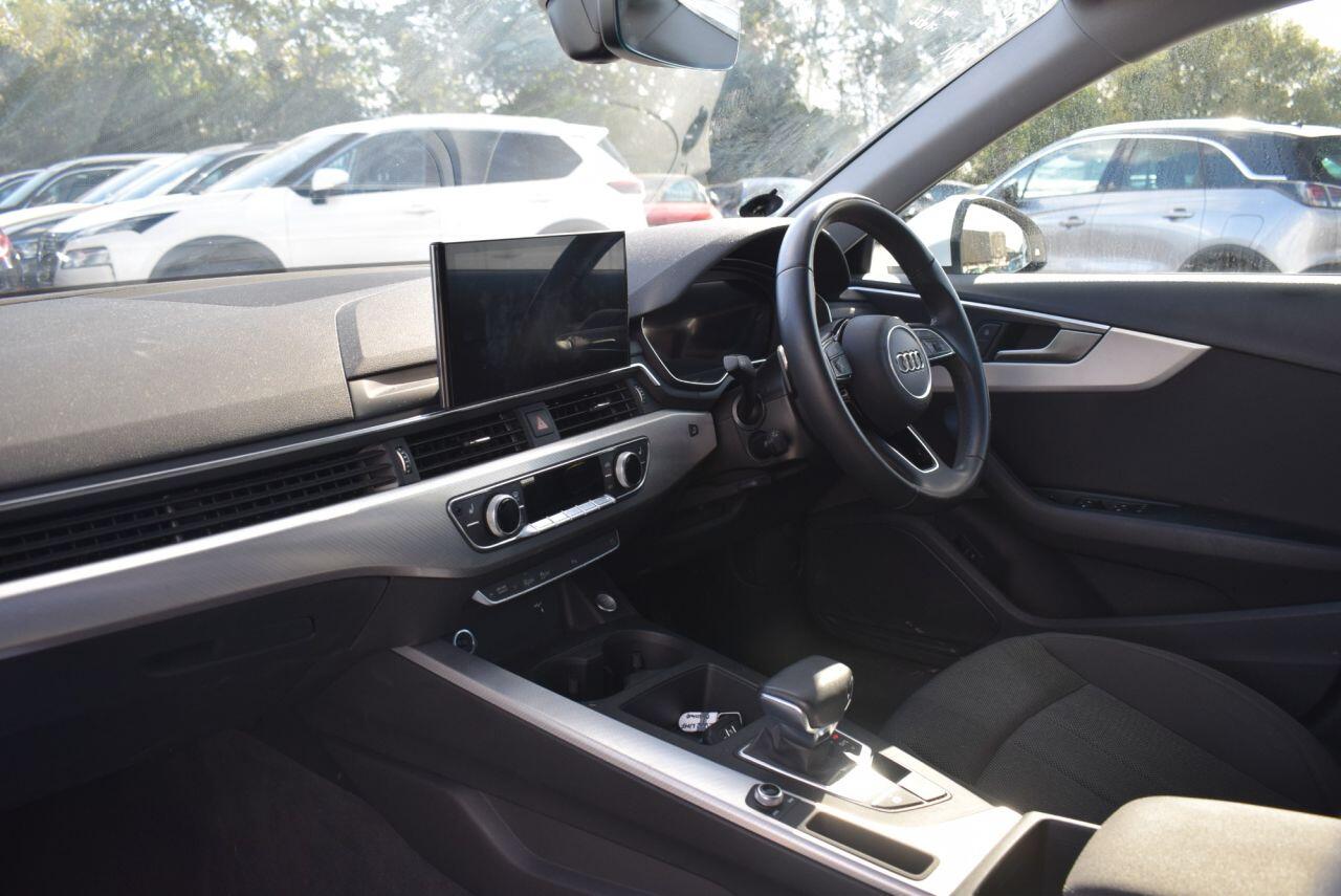 Audi A4 view 16
