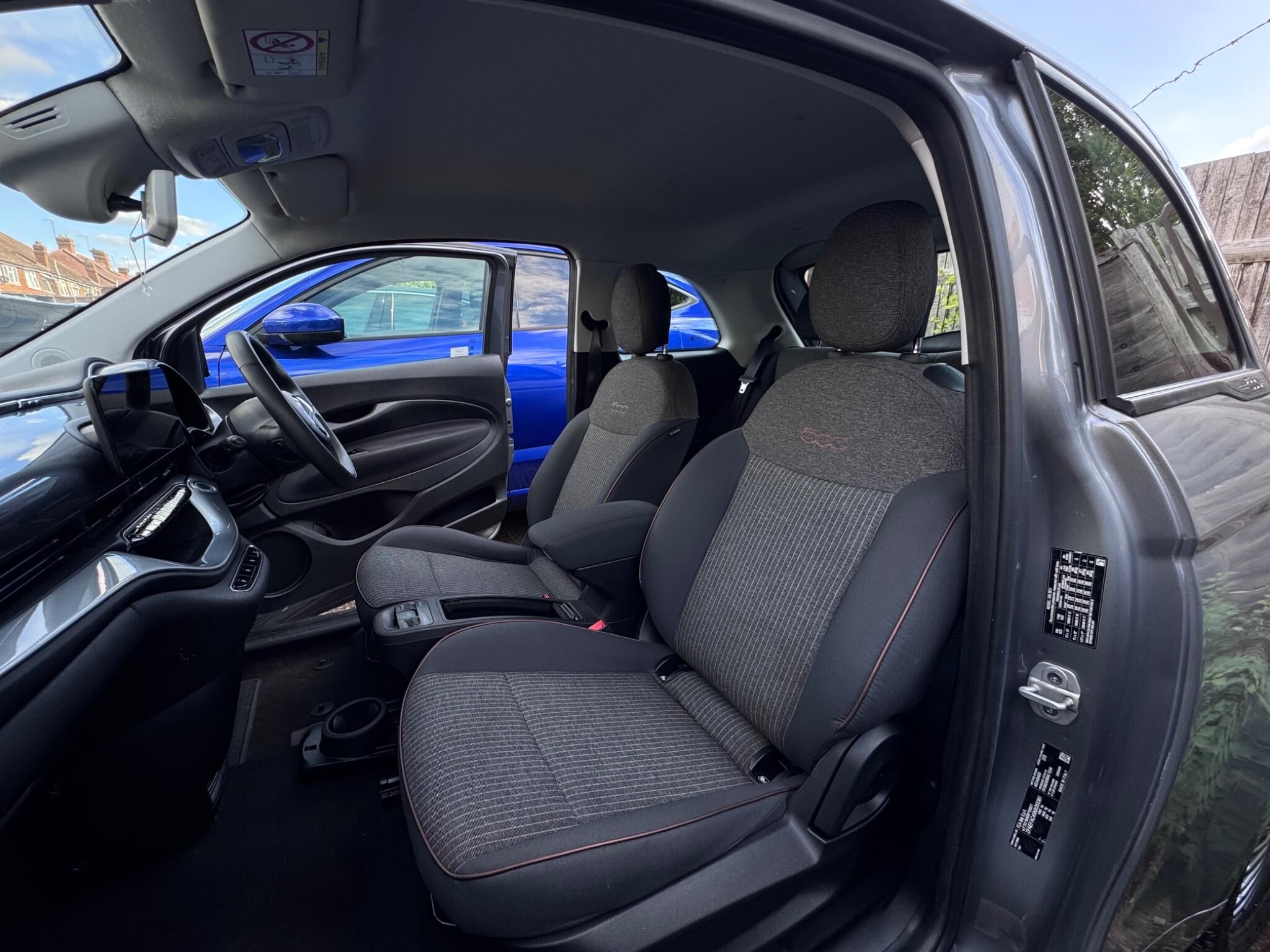 Fiat 500E view 9