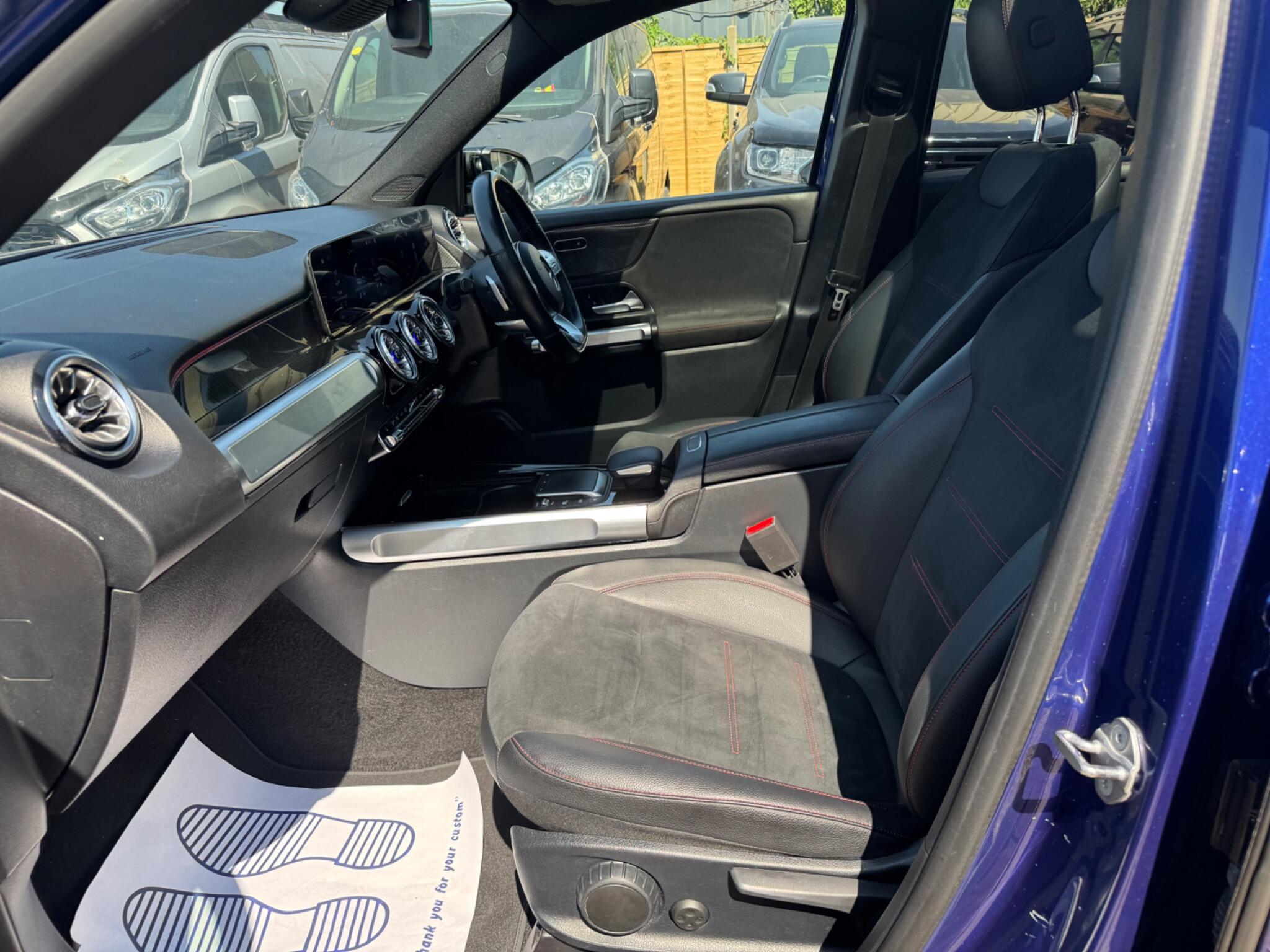 Mercedes-Benz GLB view 50