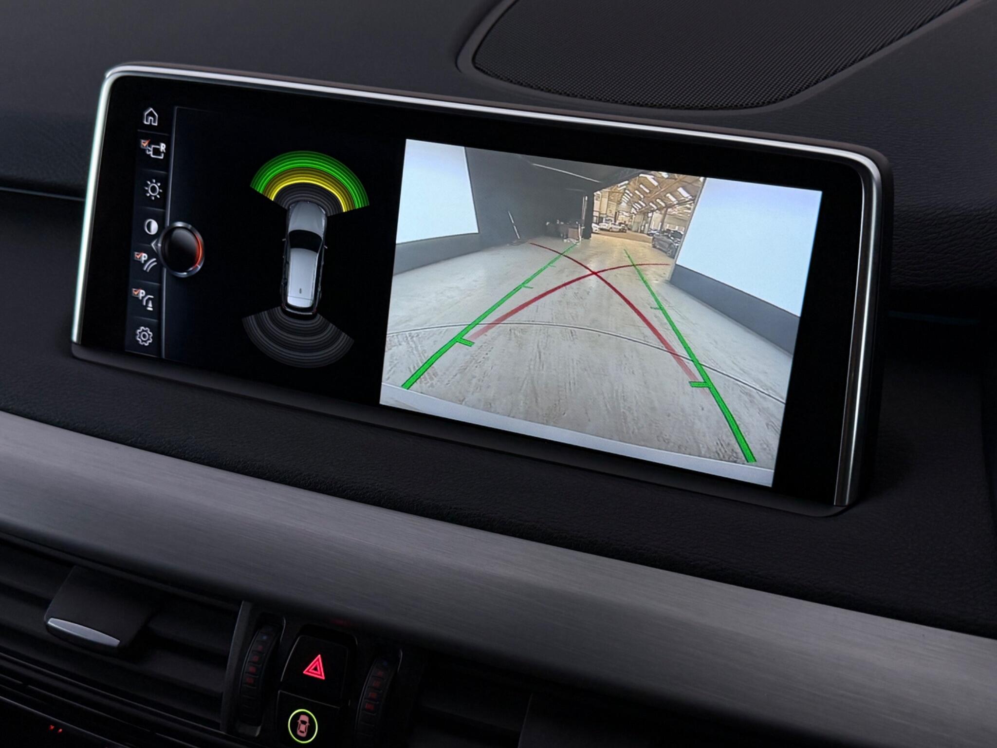 BMW X5 view 28