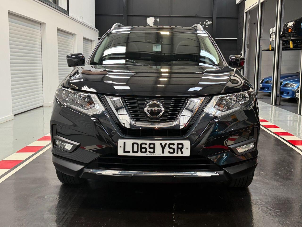 Nissan X-Trail view 3