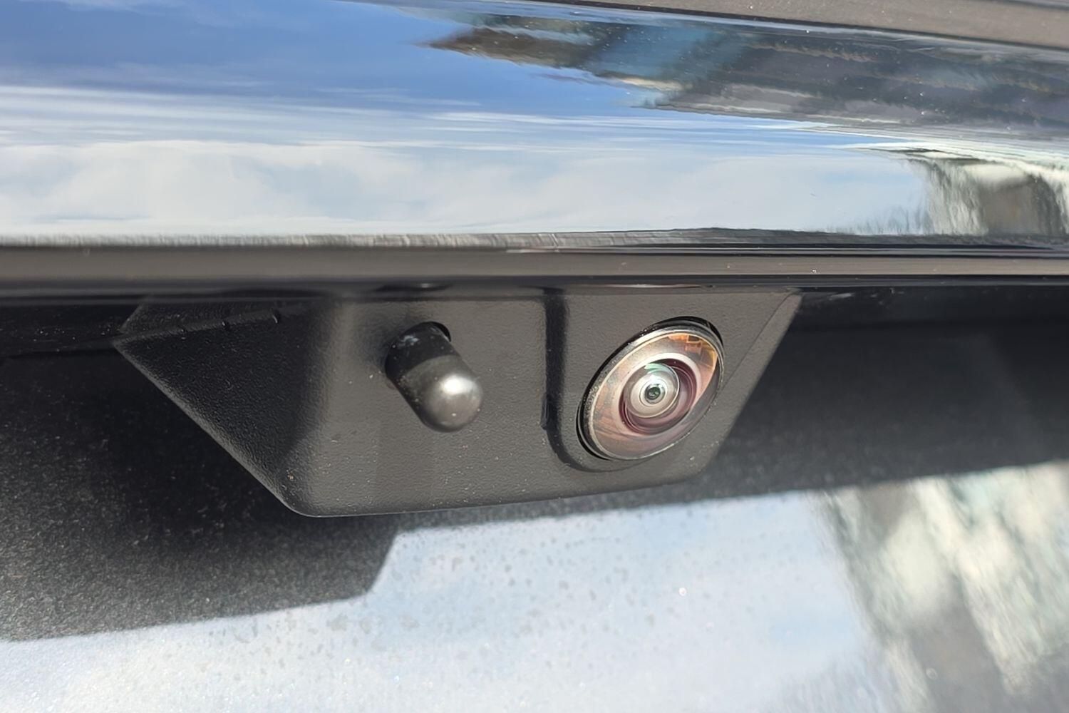 Land Rover Discovery Sport view 23