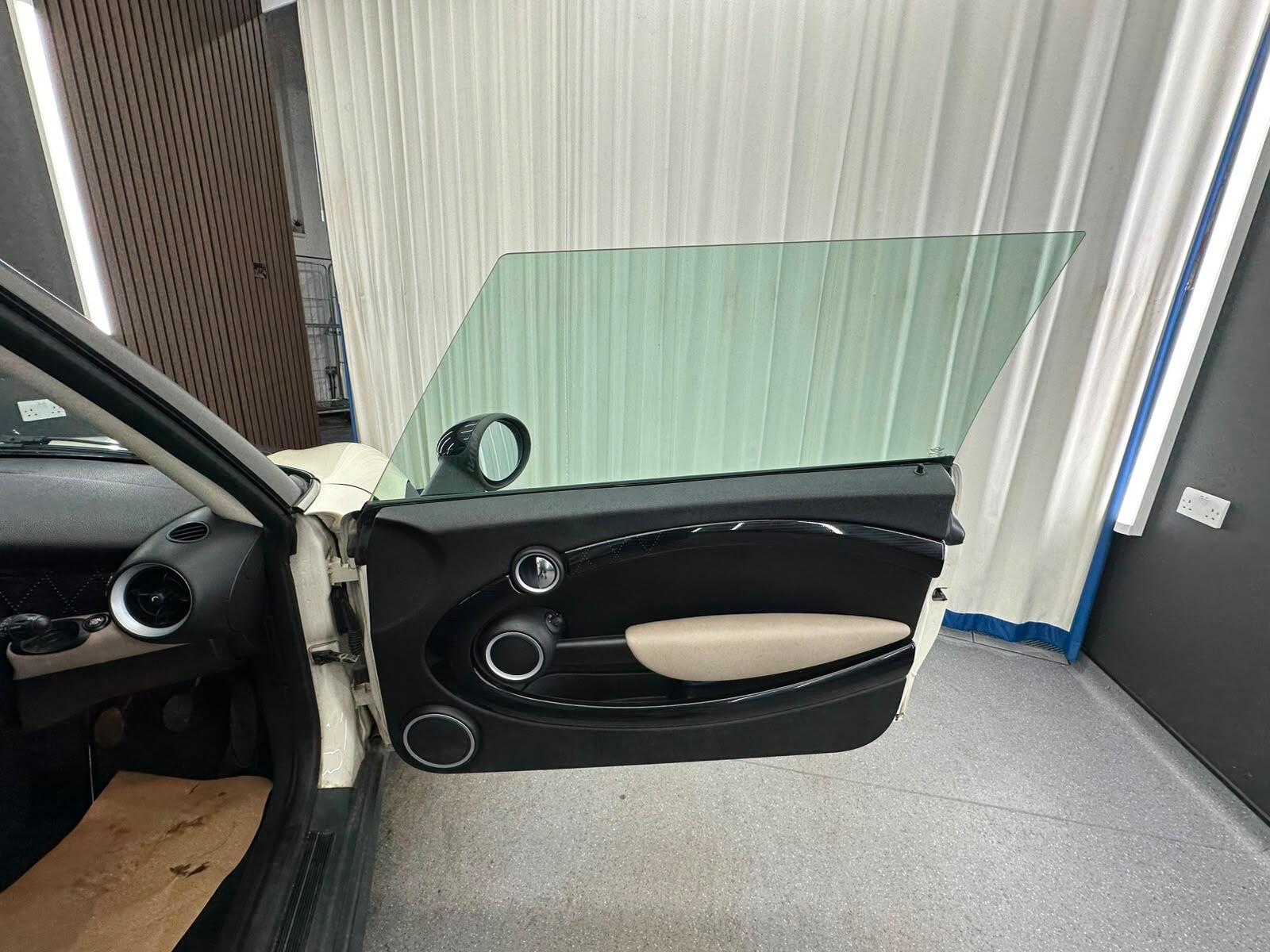 Mini Hatch view 15