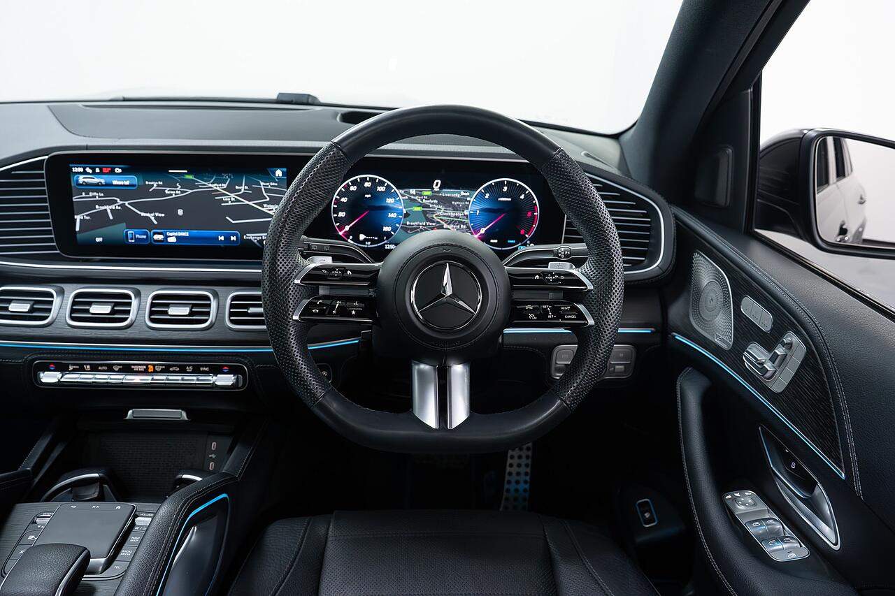Mercedes-Benz GLS view 4