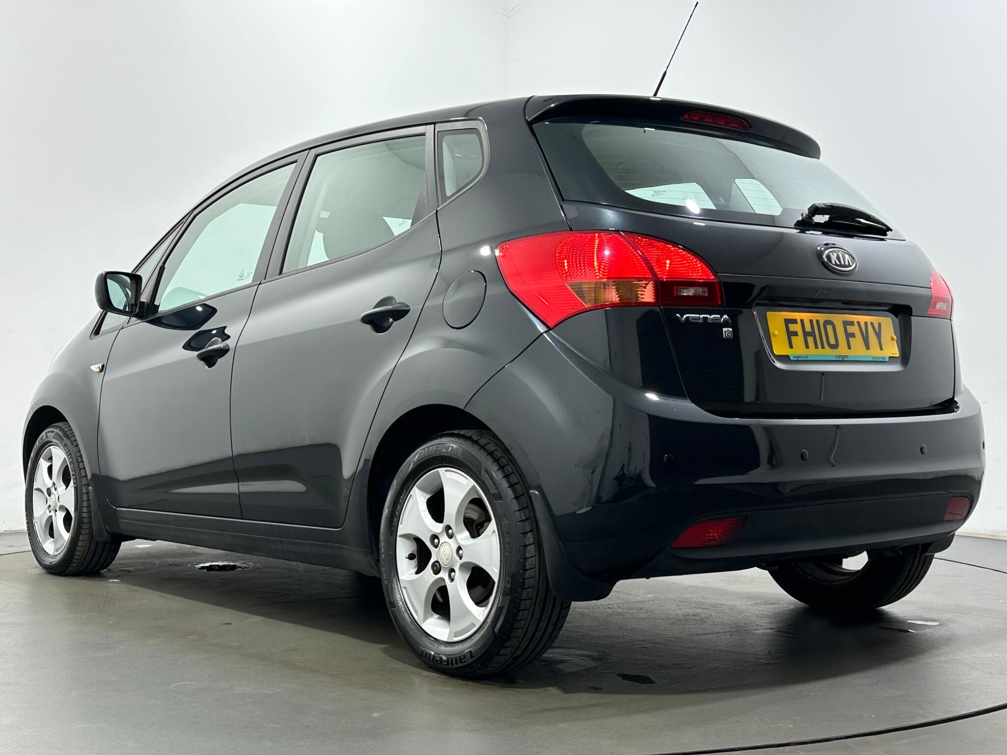 Kia Venga view 45