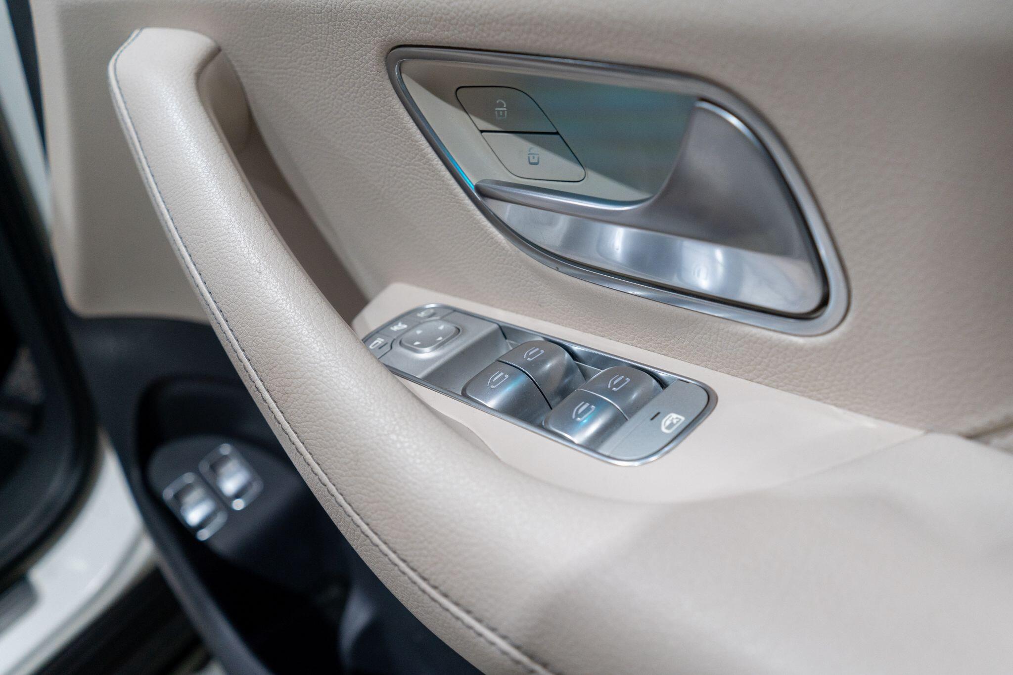 Mercedes-Benz GLS view 27