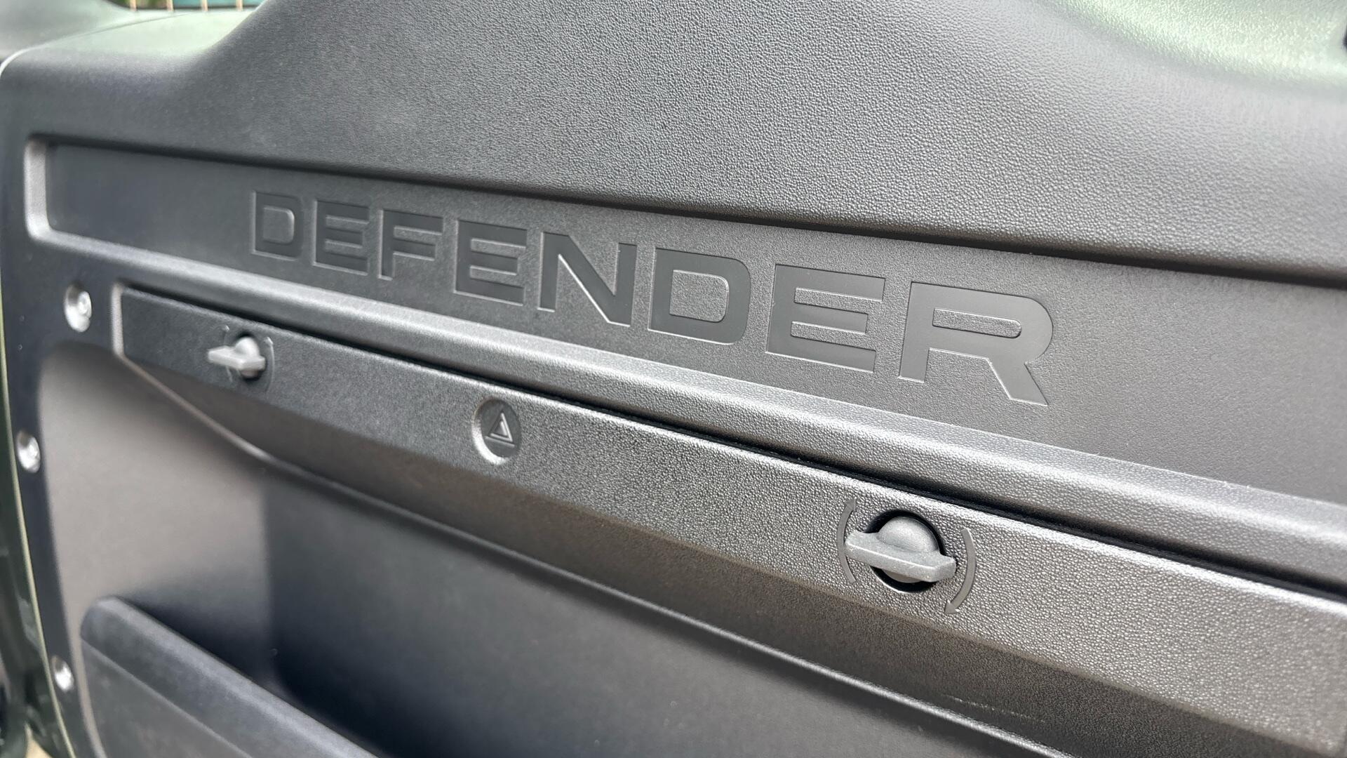 Land Rover Defender view 28