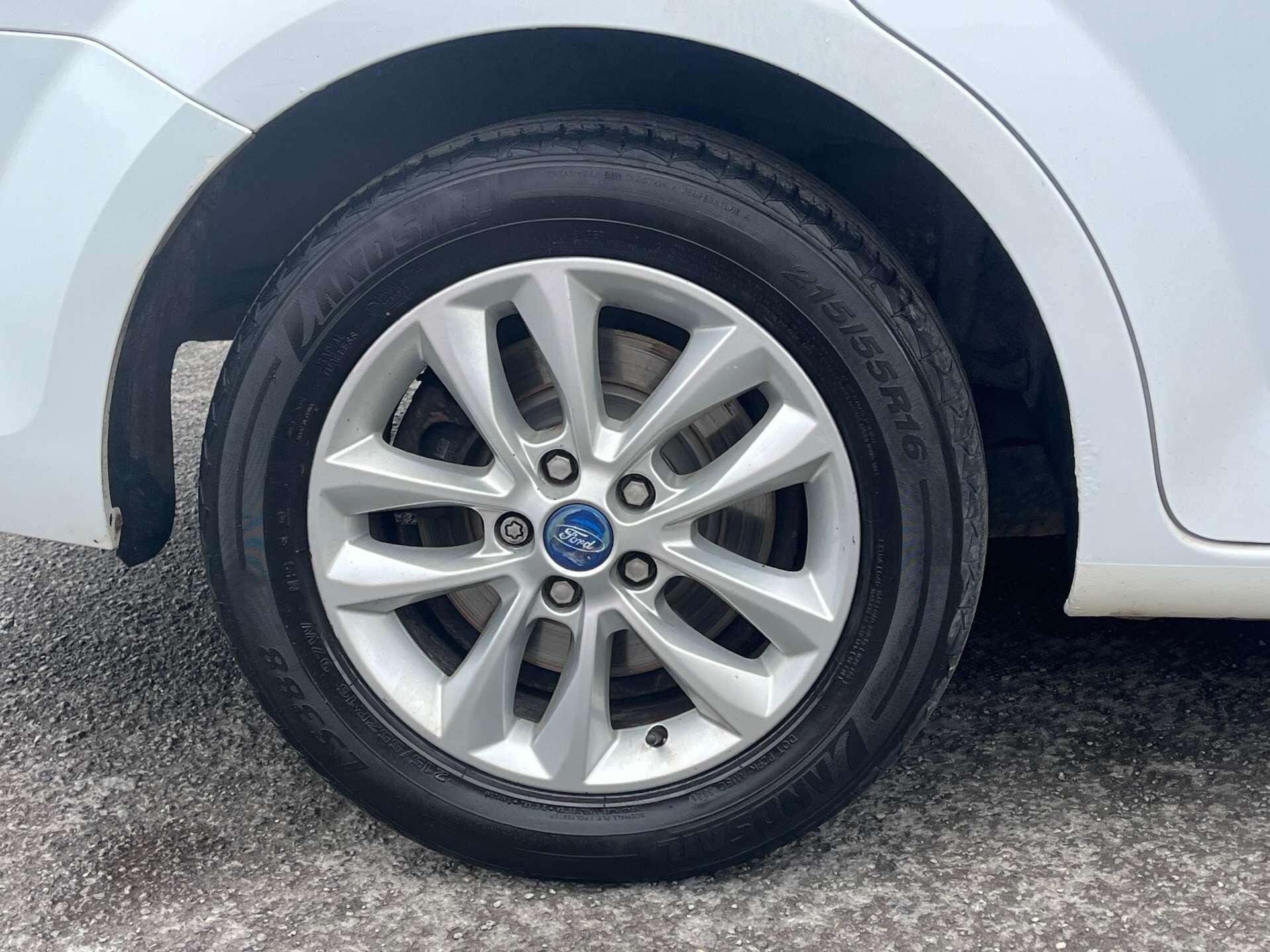 Ford Mondeo view 31
