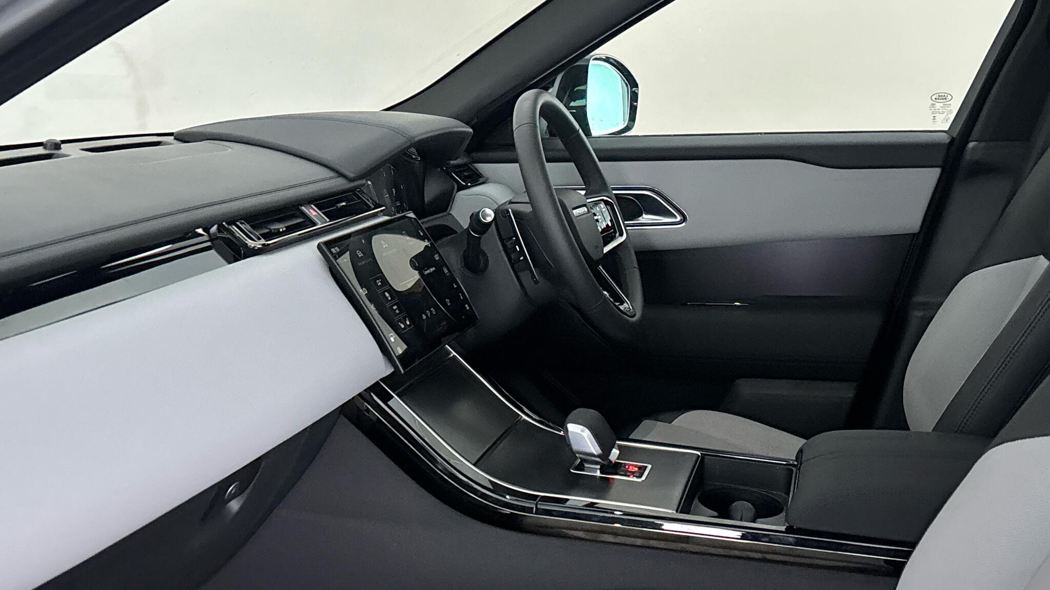 Land Rover Range Rover Velar view 22