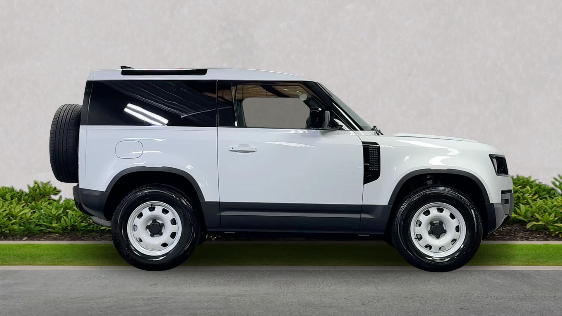 Land Rover Defender view 5