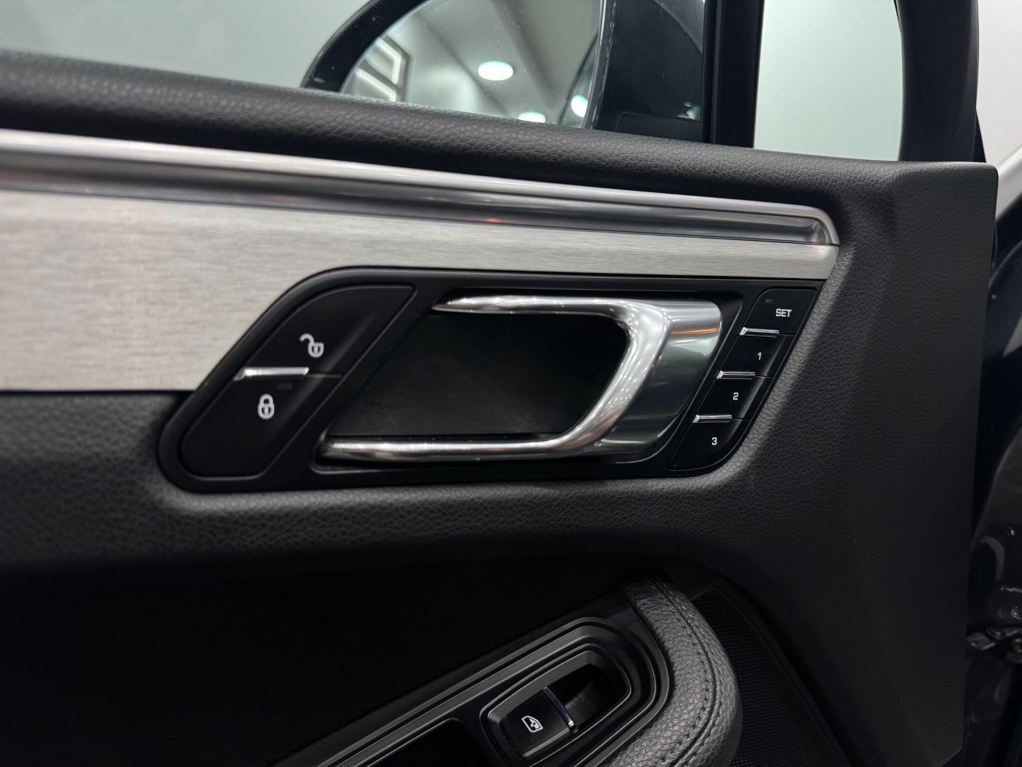 Porsche Macan view 55